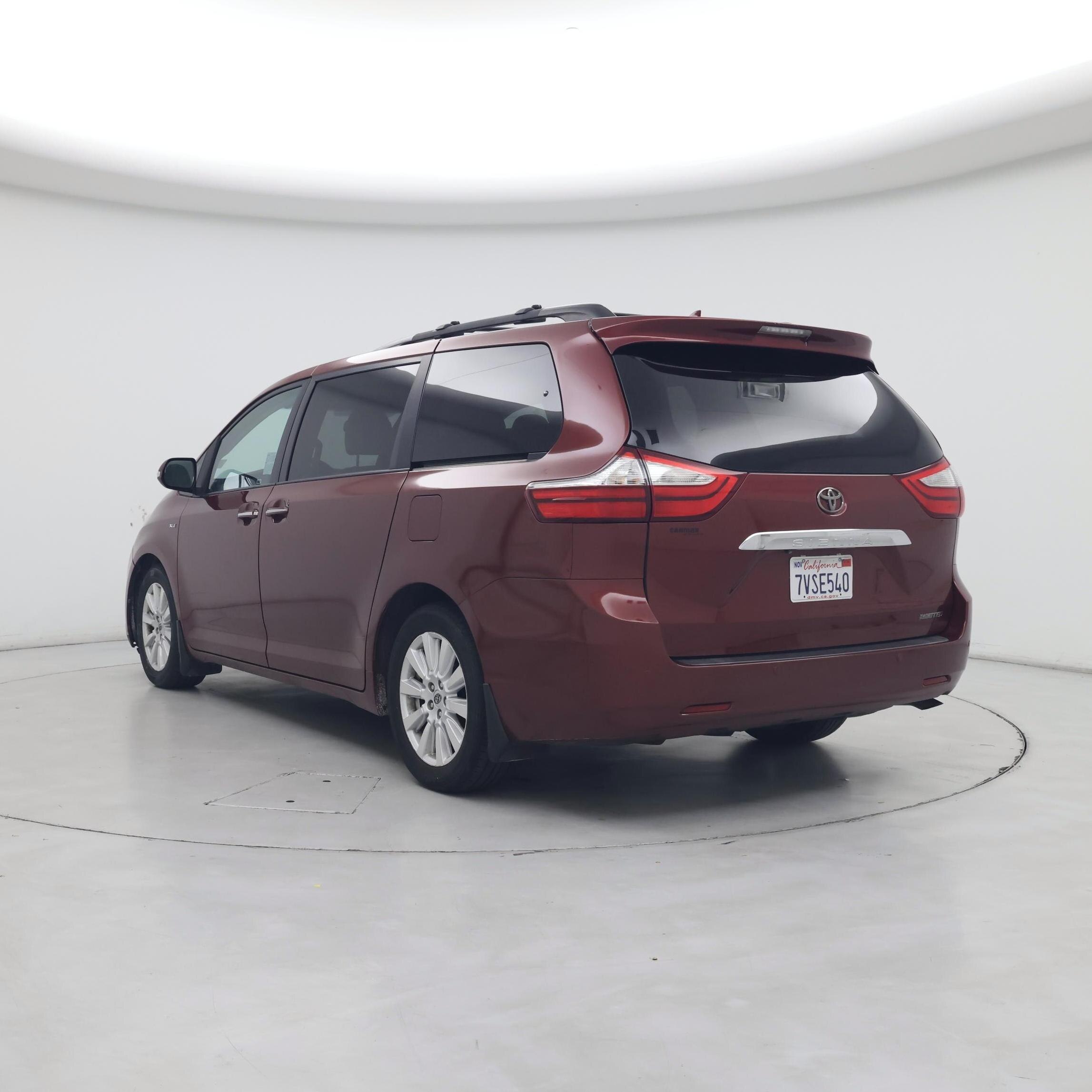 Thumbnail: 2017 Toyota Sienna - 2