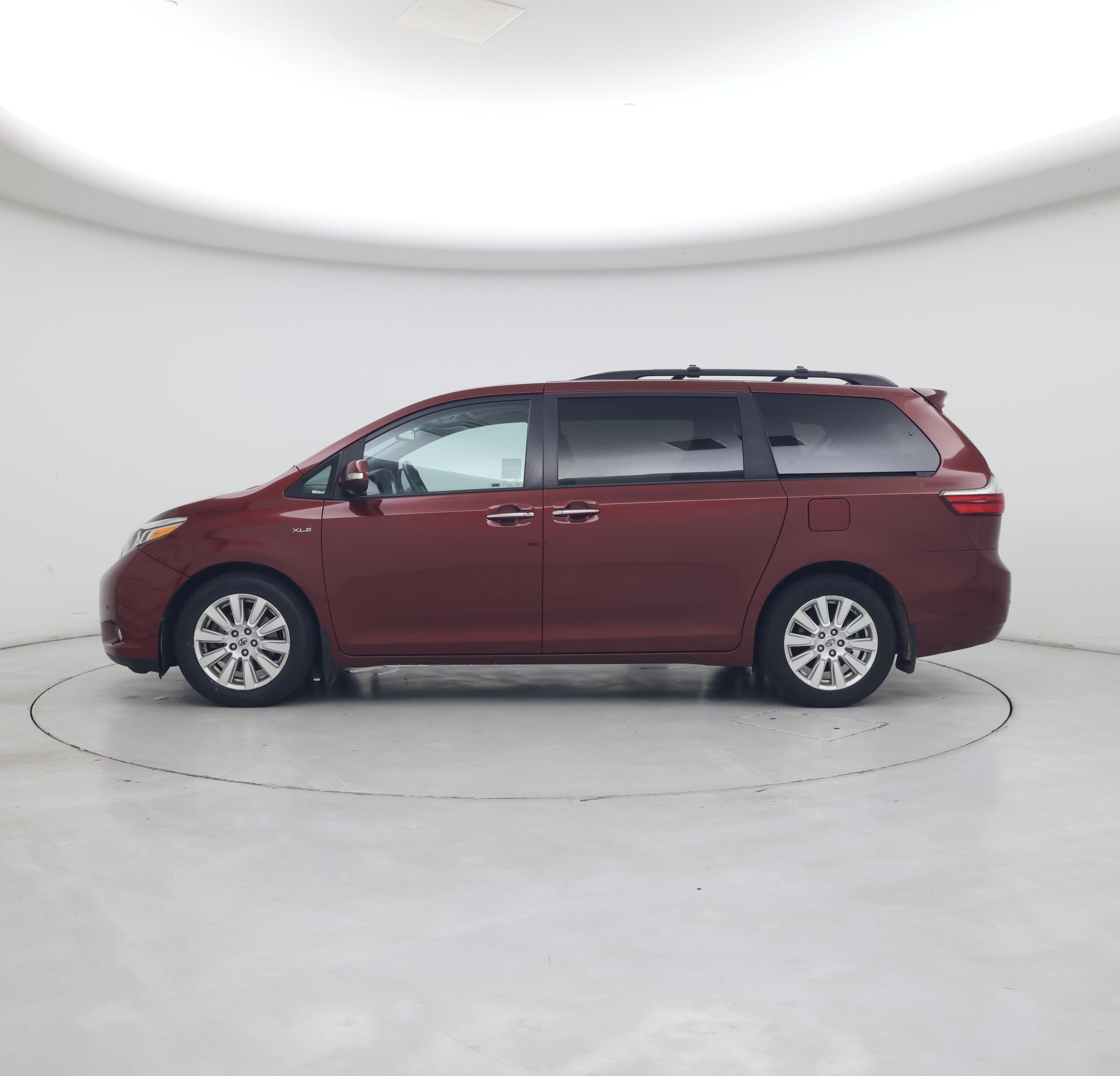 Thumbnail: 2017 Toyota Sienna - 3