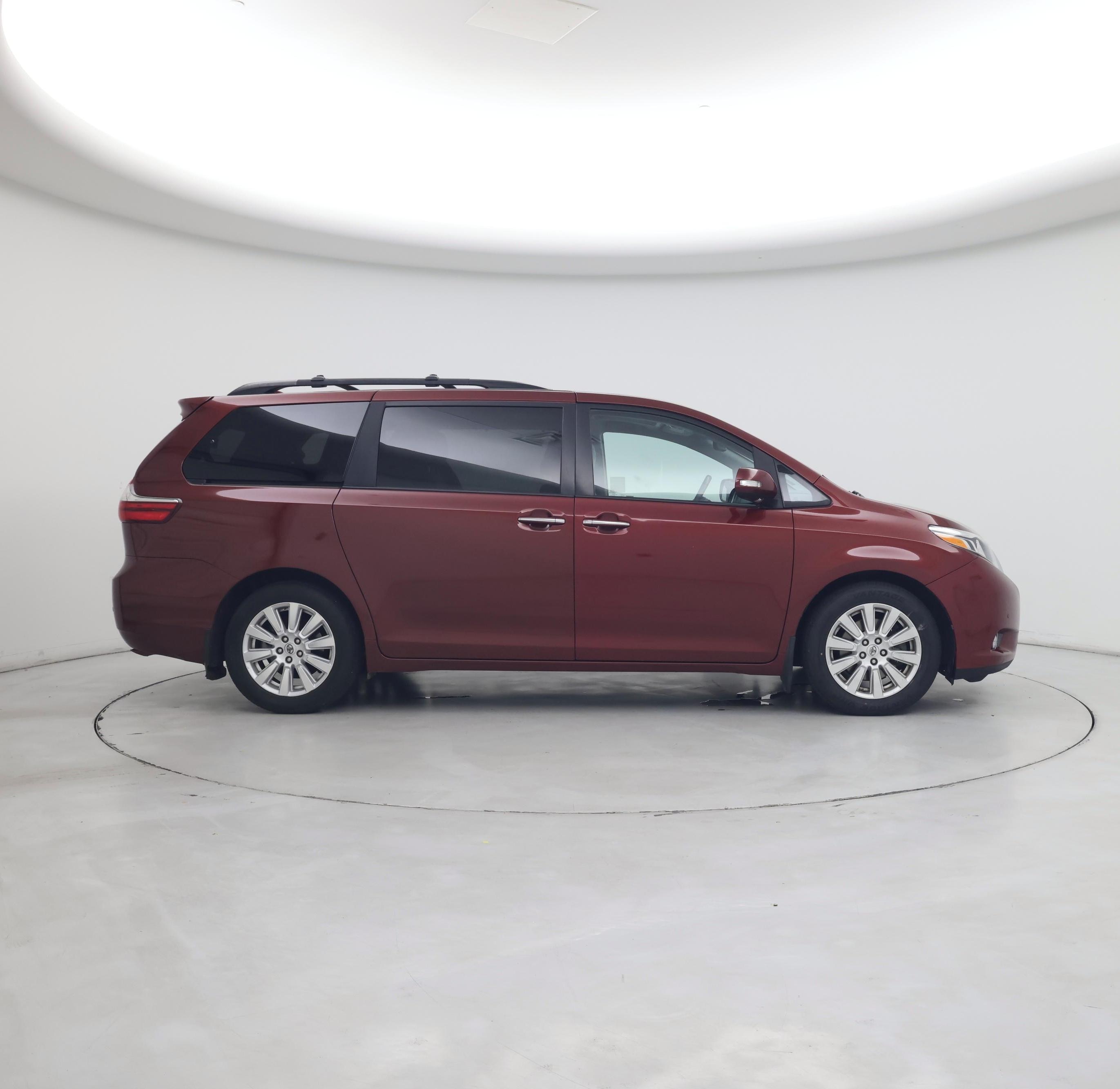 Thumbnail: 2017 Toyota Sienna - 7