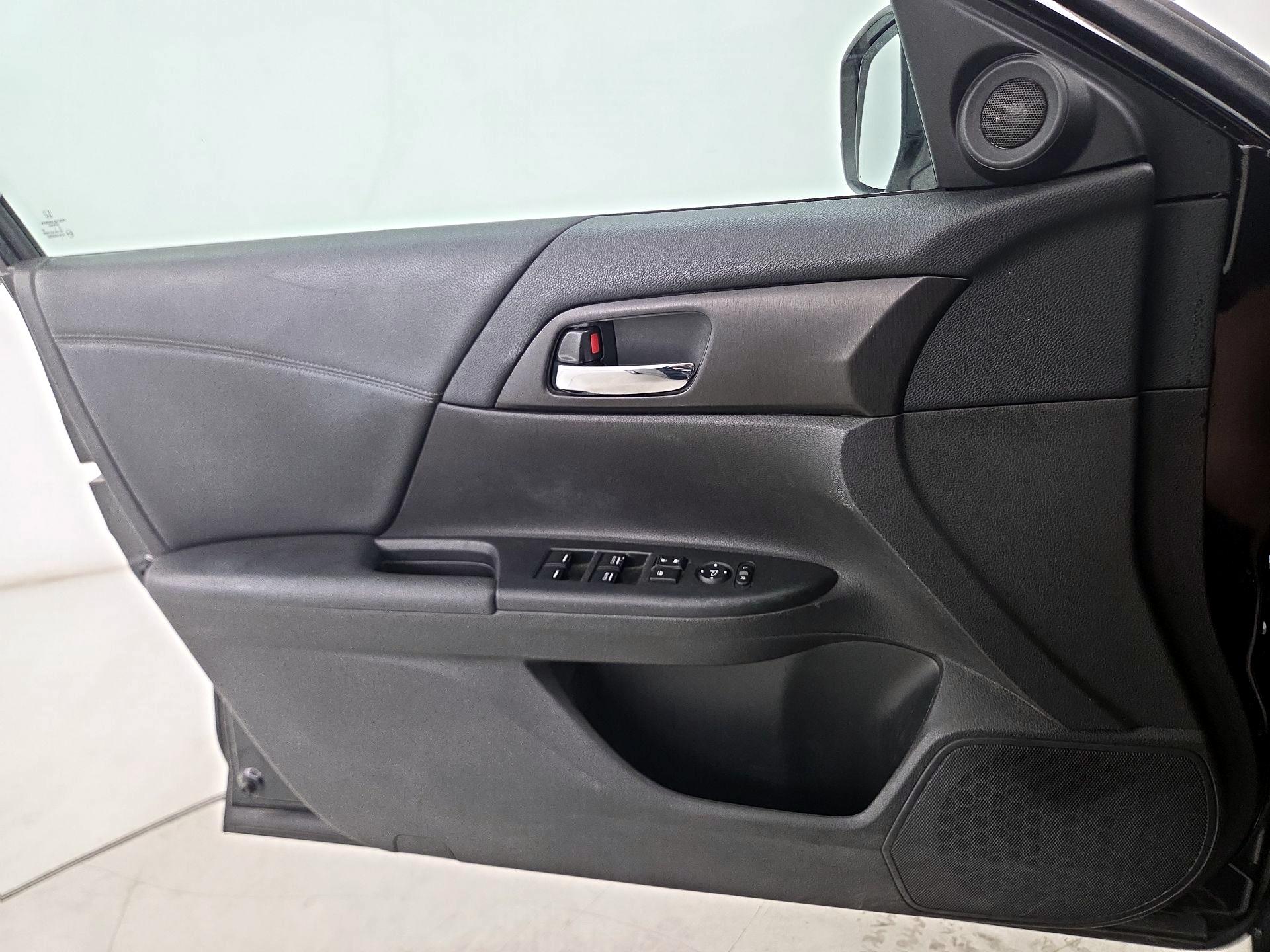 Thumbnail: 2015 Honda Accord - 12