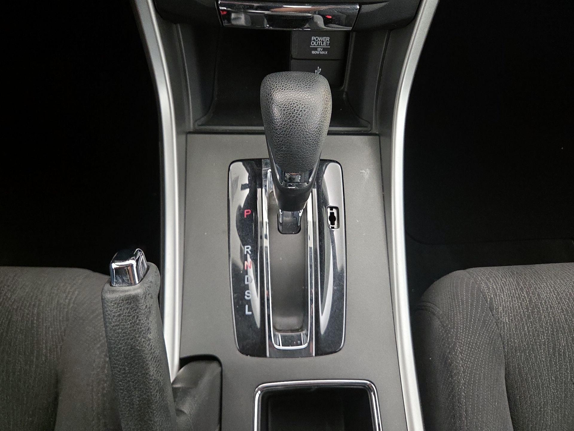 Thumbnail: 2015 Honda Accord - 17