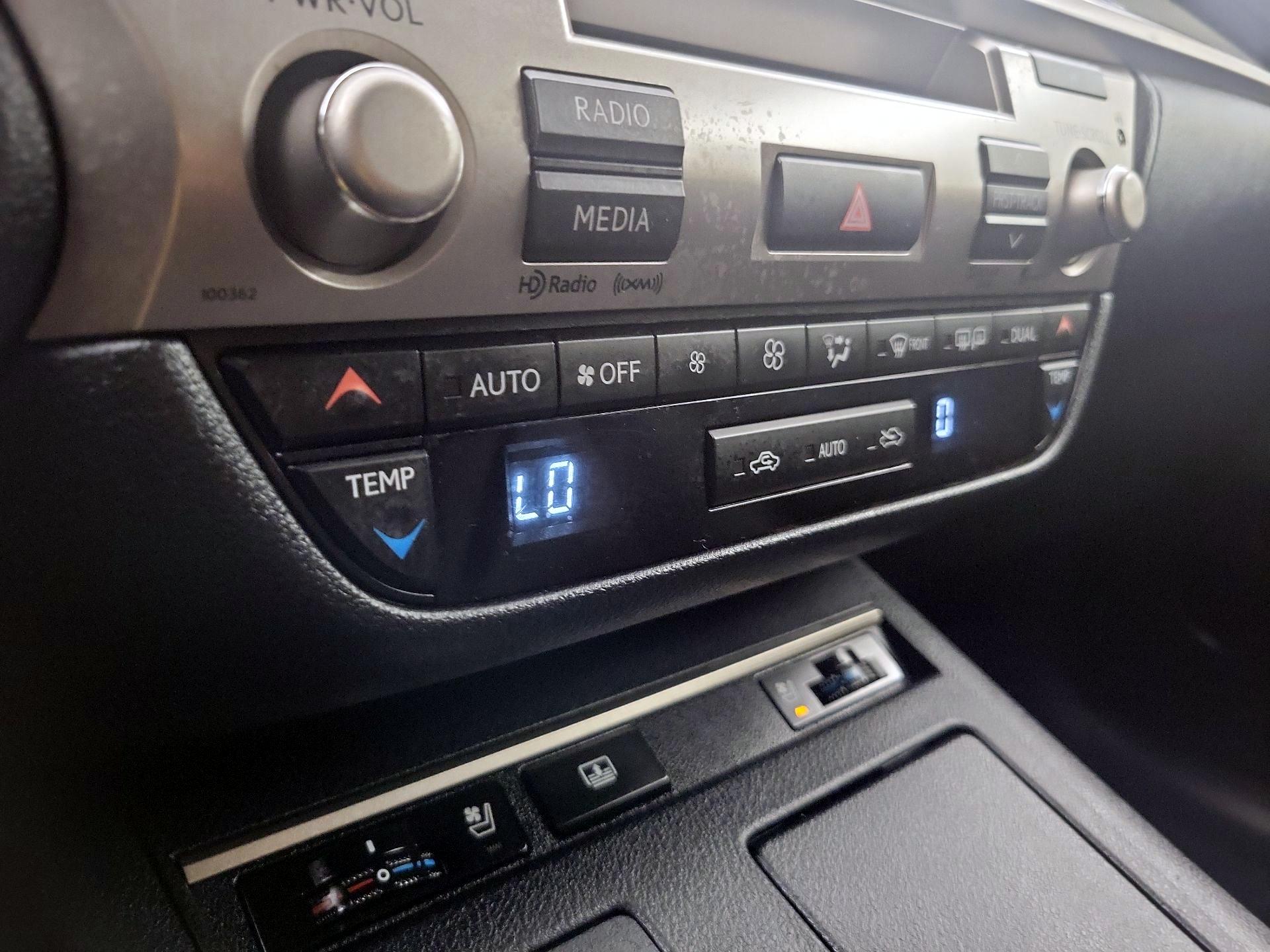 Thumbnail: 2014 Lexus ES - 17