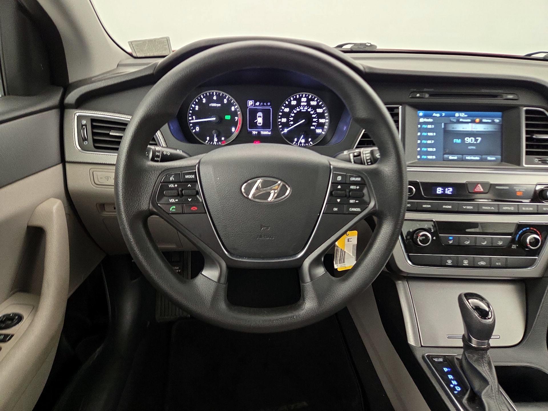 Thumbnail: 2016 Hyundai Sonata - 10