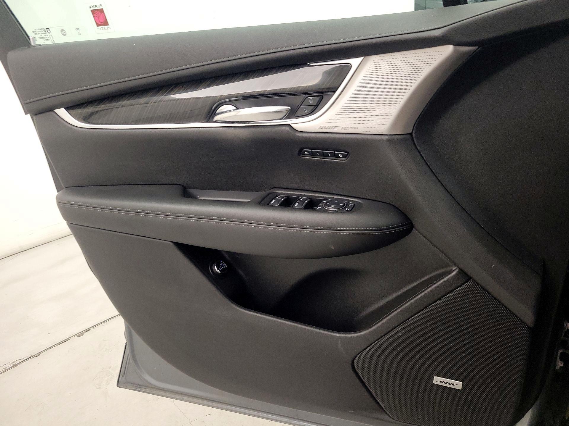 Thumbnail: 2020 Cadillac XT6 - 12
