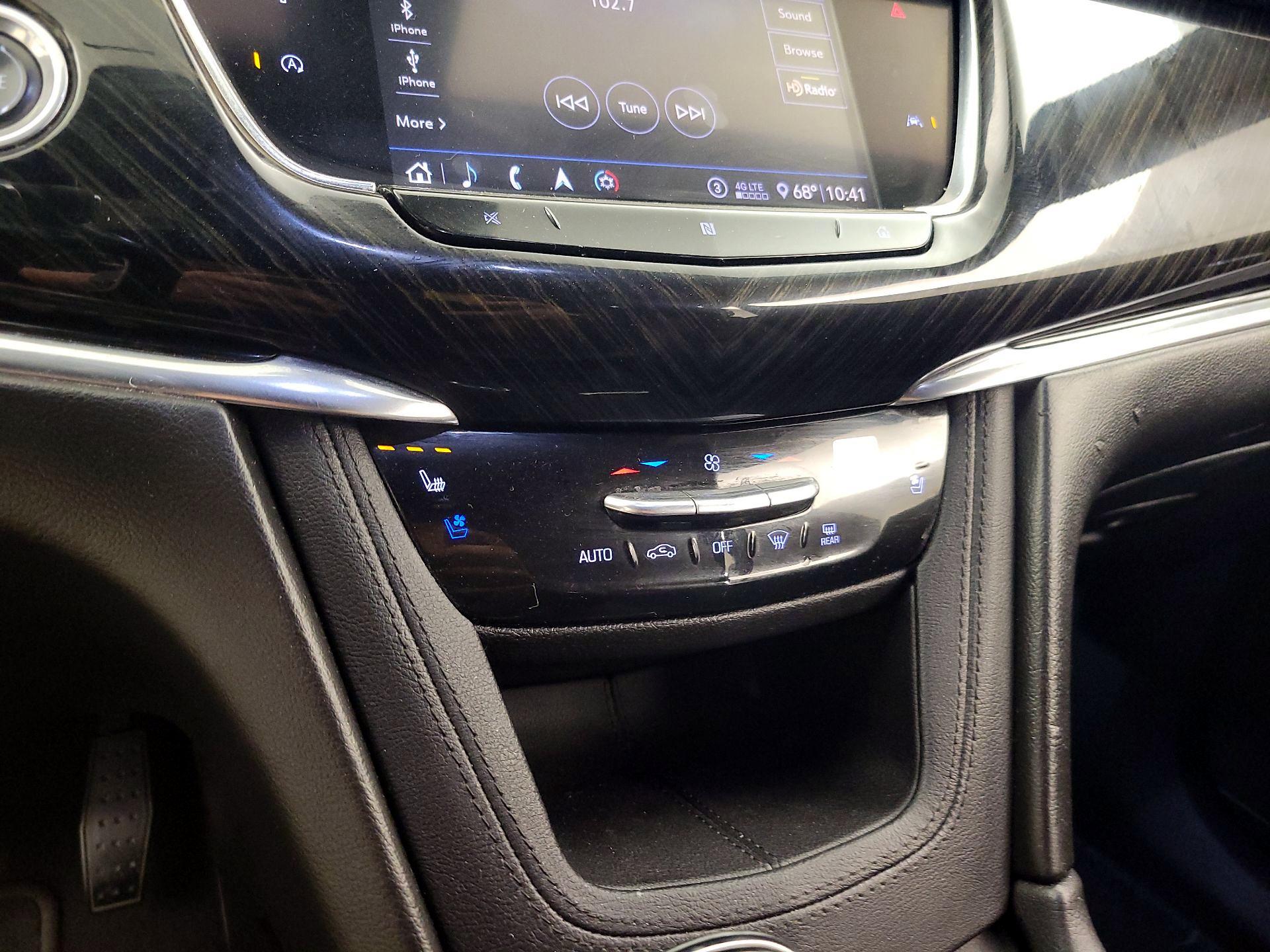 Thumbnail: 2020 Cadillac XT6 - 16