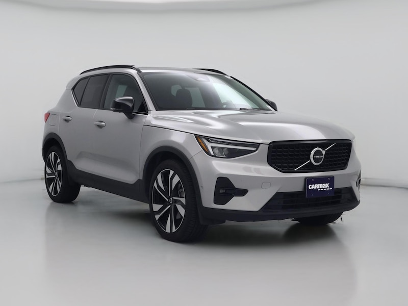 2023 Volvo XC40 B5 Ultimate Dark Theme