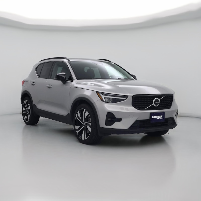 2023 Volvo XC40 B5 Ultimate Dark Theme