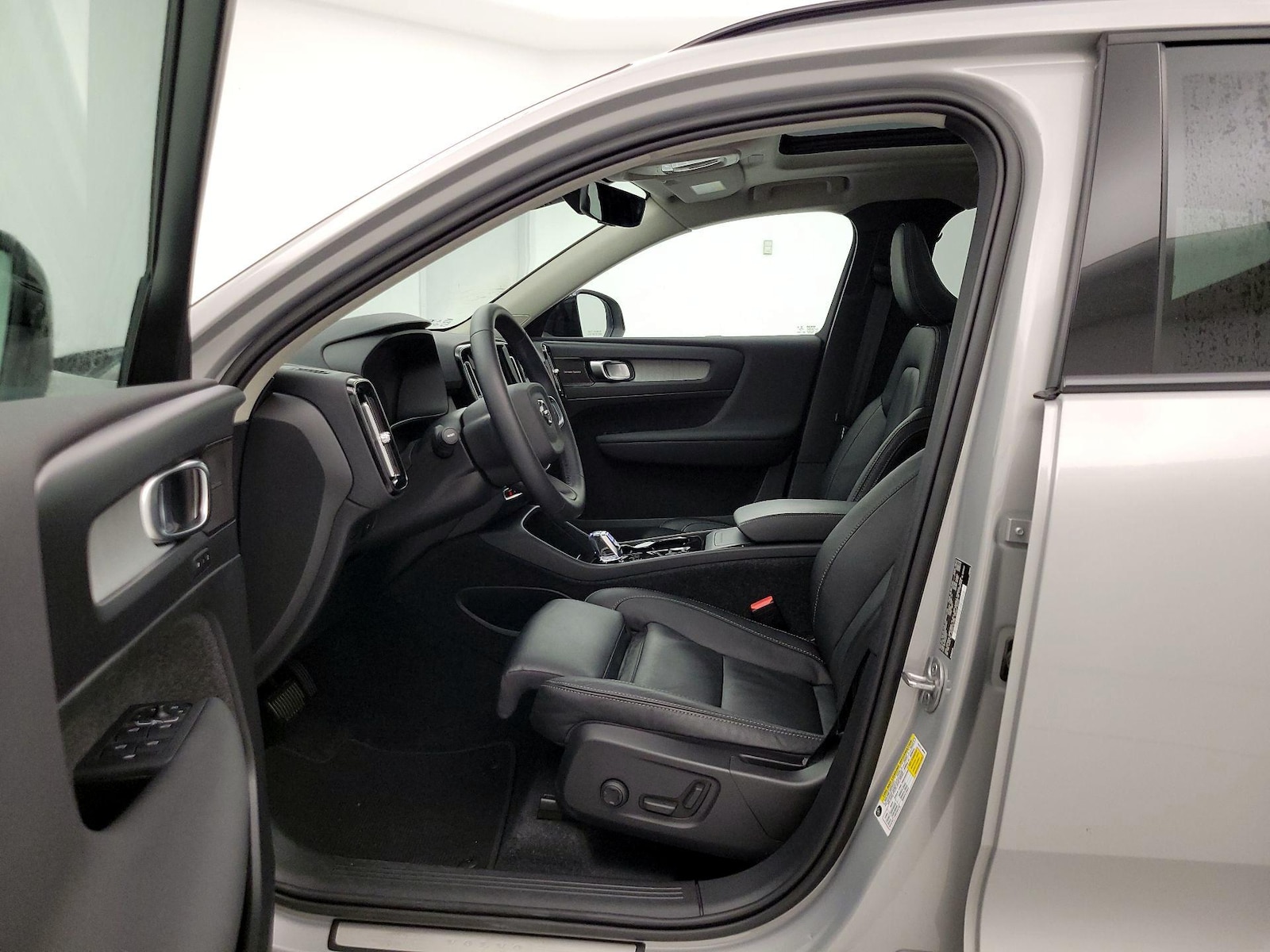 2023 Volvo XC40 Ultimate - Photo 12