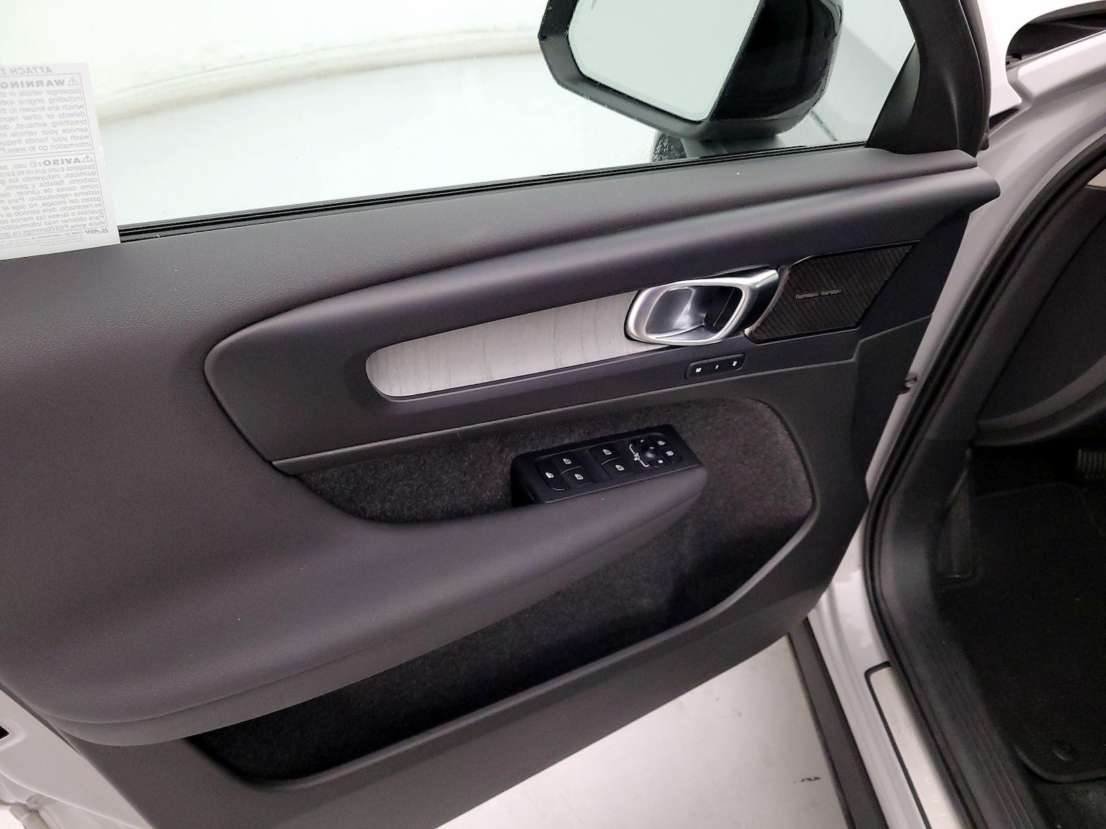 2023 Volvo XC40 Ultimate - Photo 13