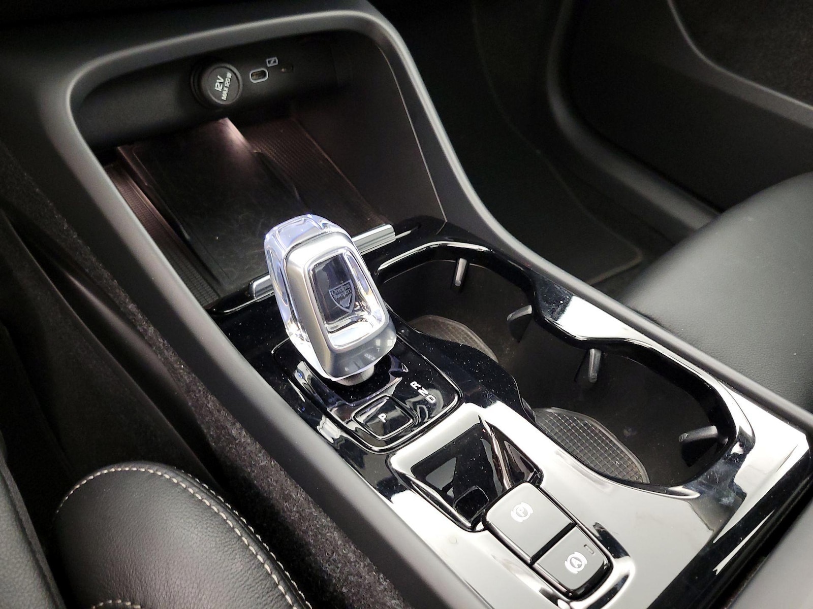 2023 Volvo XC40 Ultimate - Photo 18