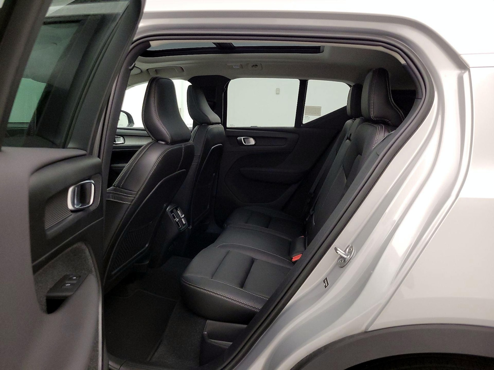 2023 Volvo XC40 Ultimate - Photo 21