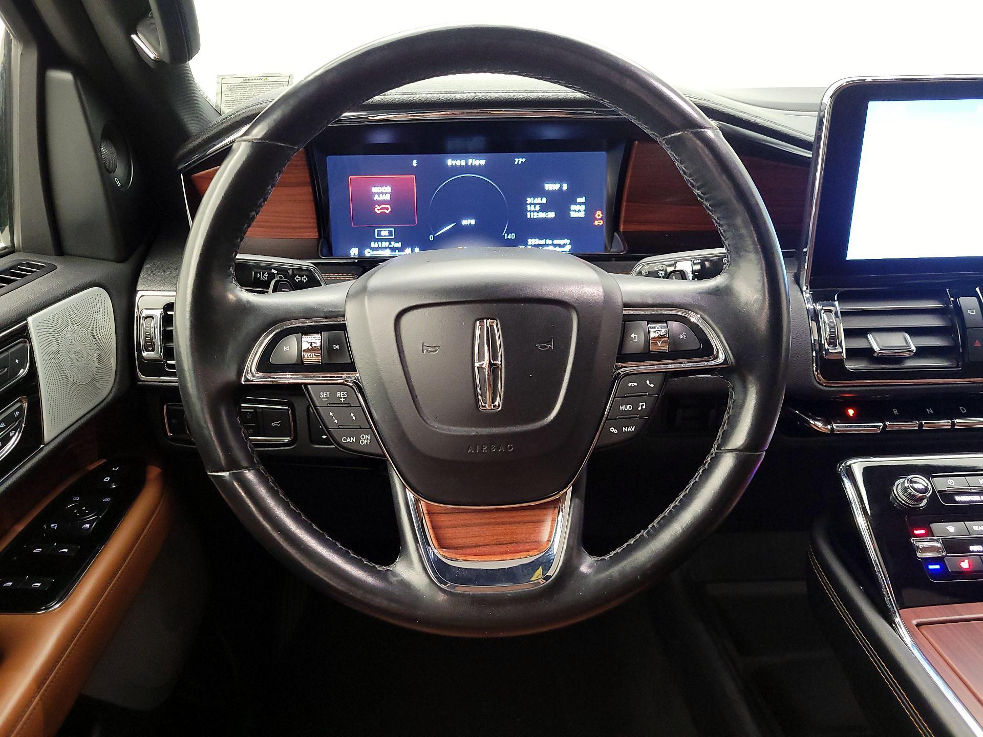 Thumbnail: 2021 Lincoln Navigator L - 10