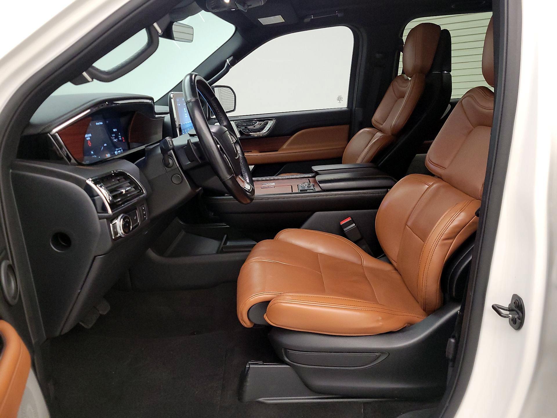 Thumbnail: 2021 Lincoln Navigator L - 11