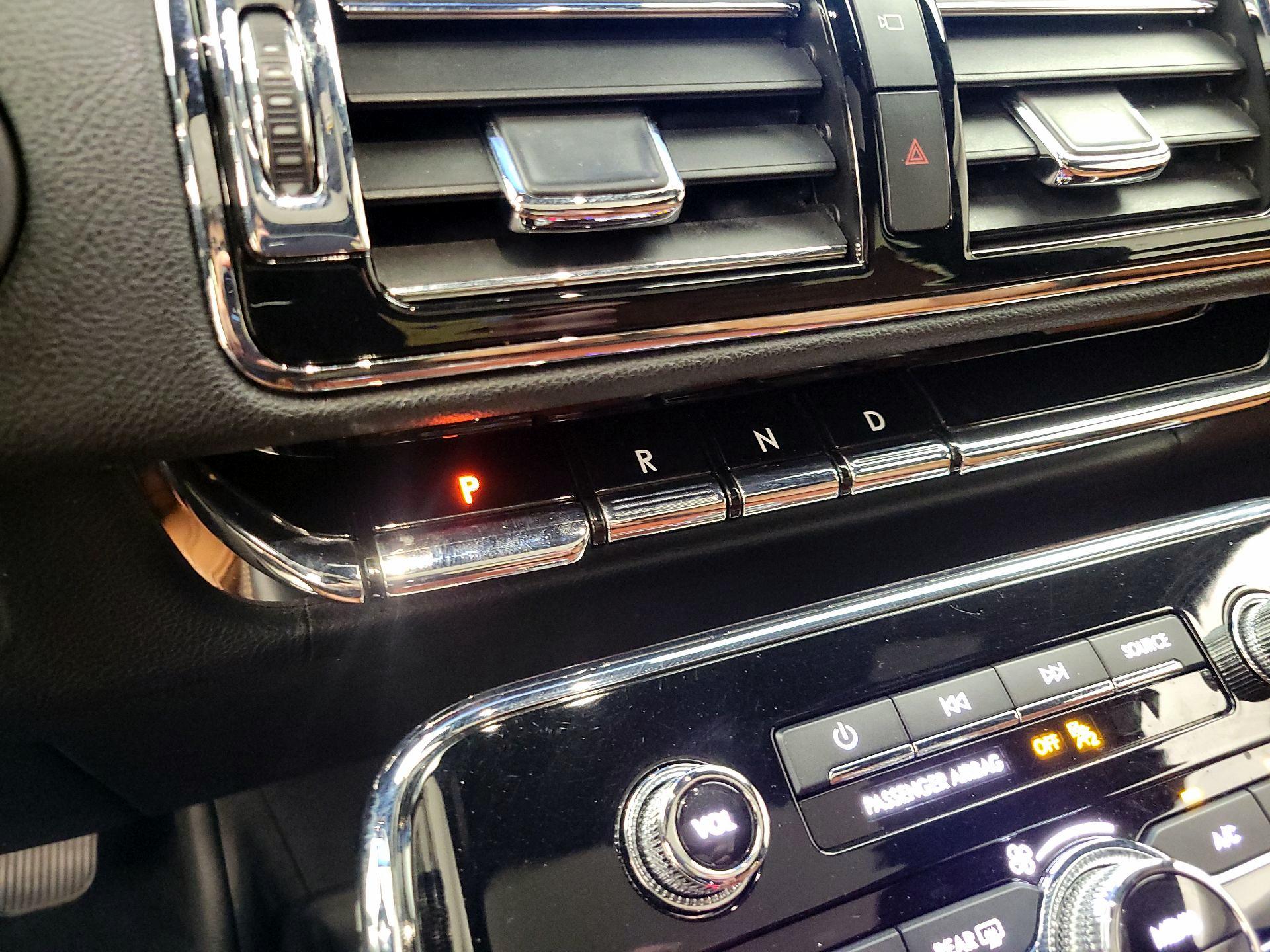 Thumbnail: 2021 Lincoln Navigator L - 17