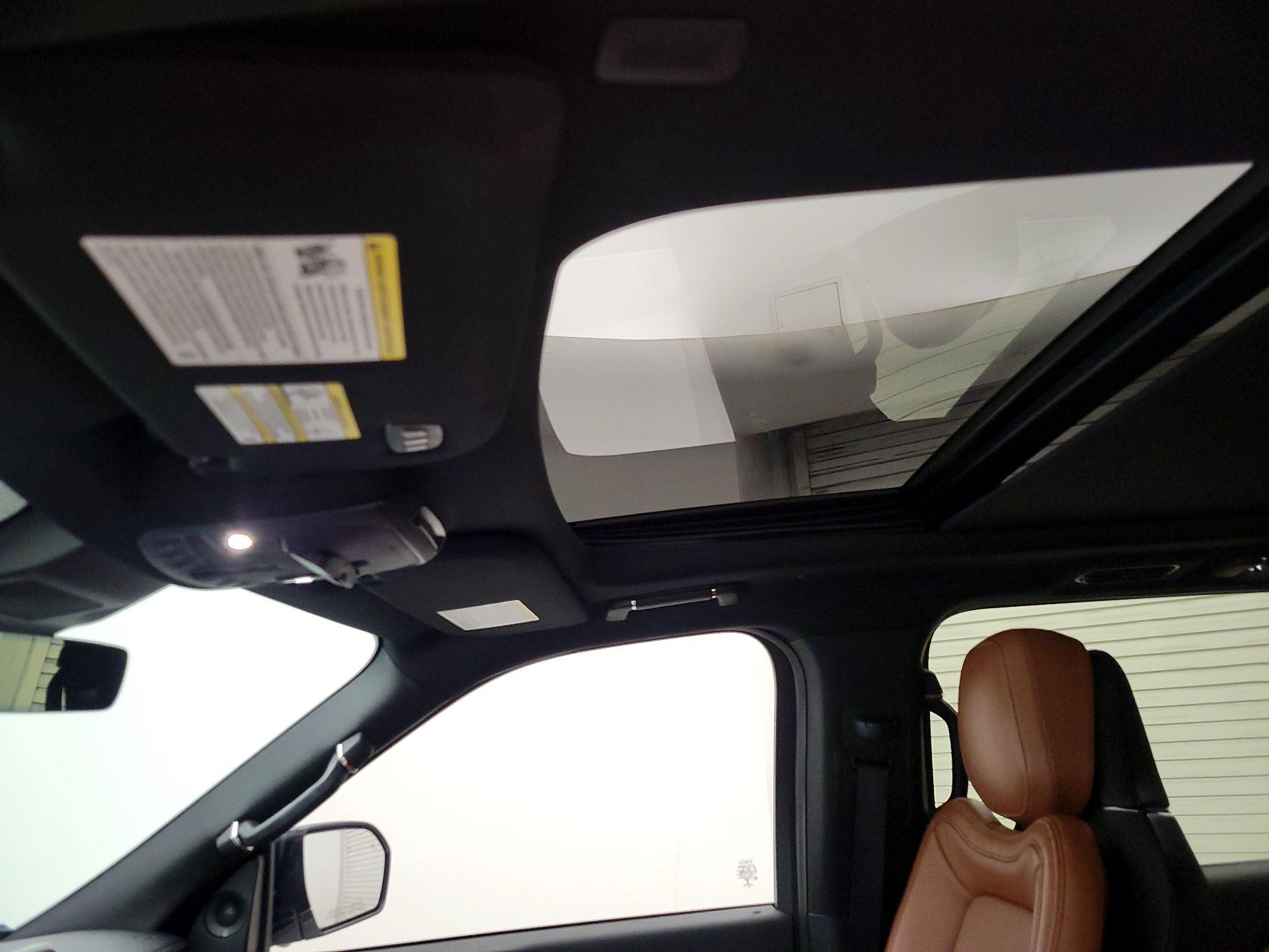 Thumbnail: 2021 Lincoln Navigator L - 19