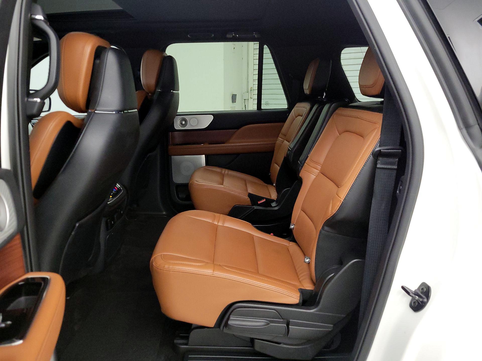 Thumbnail: 2021 Lincoln Navigator L - 20