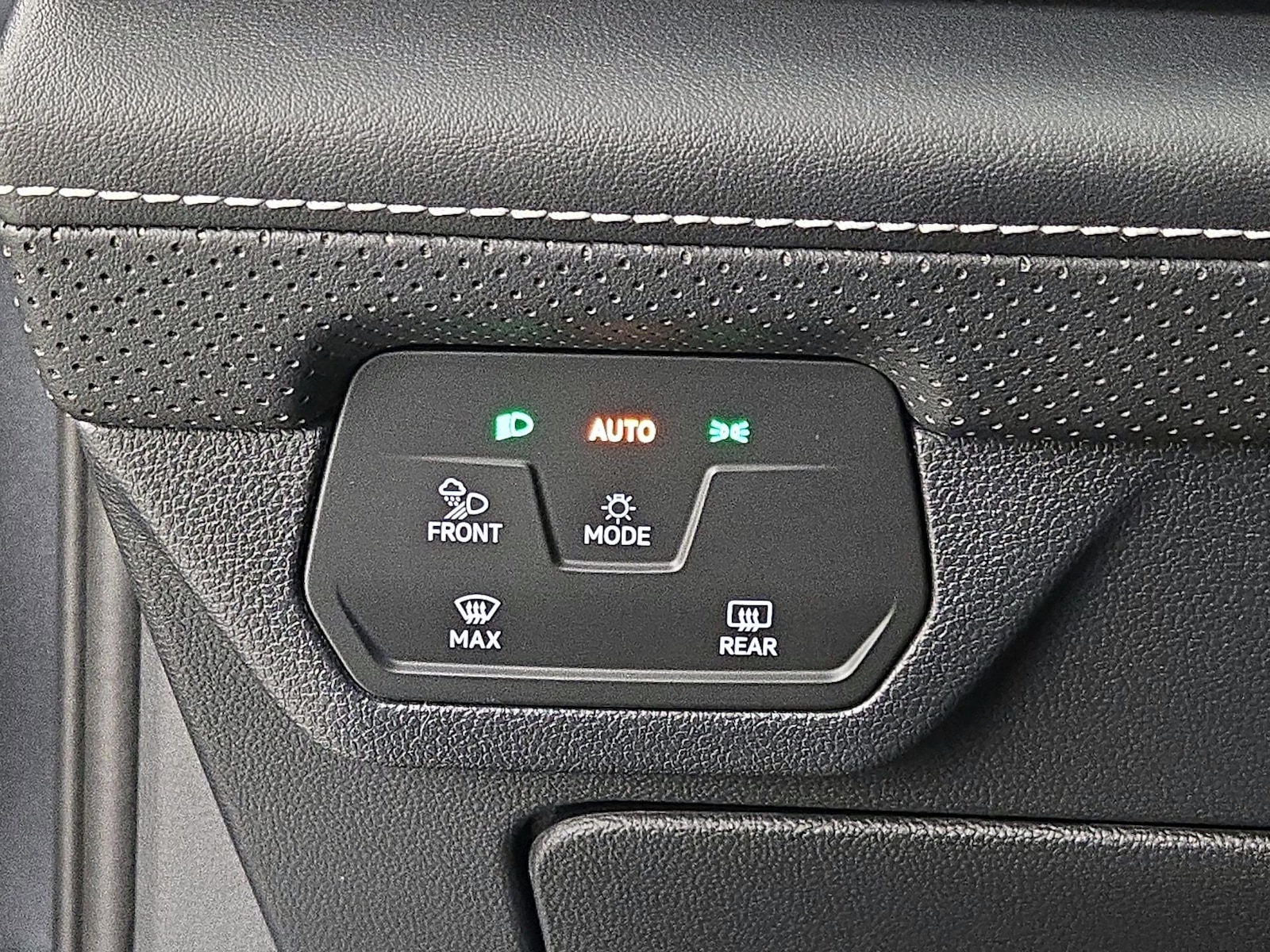 2024 Volkswagen Atlas Cross Sport SE w/Tech - Photo 14