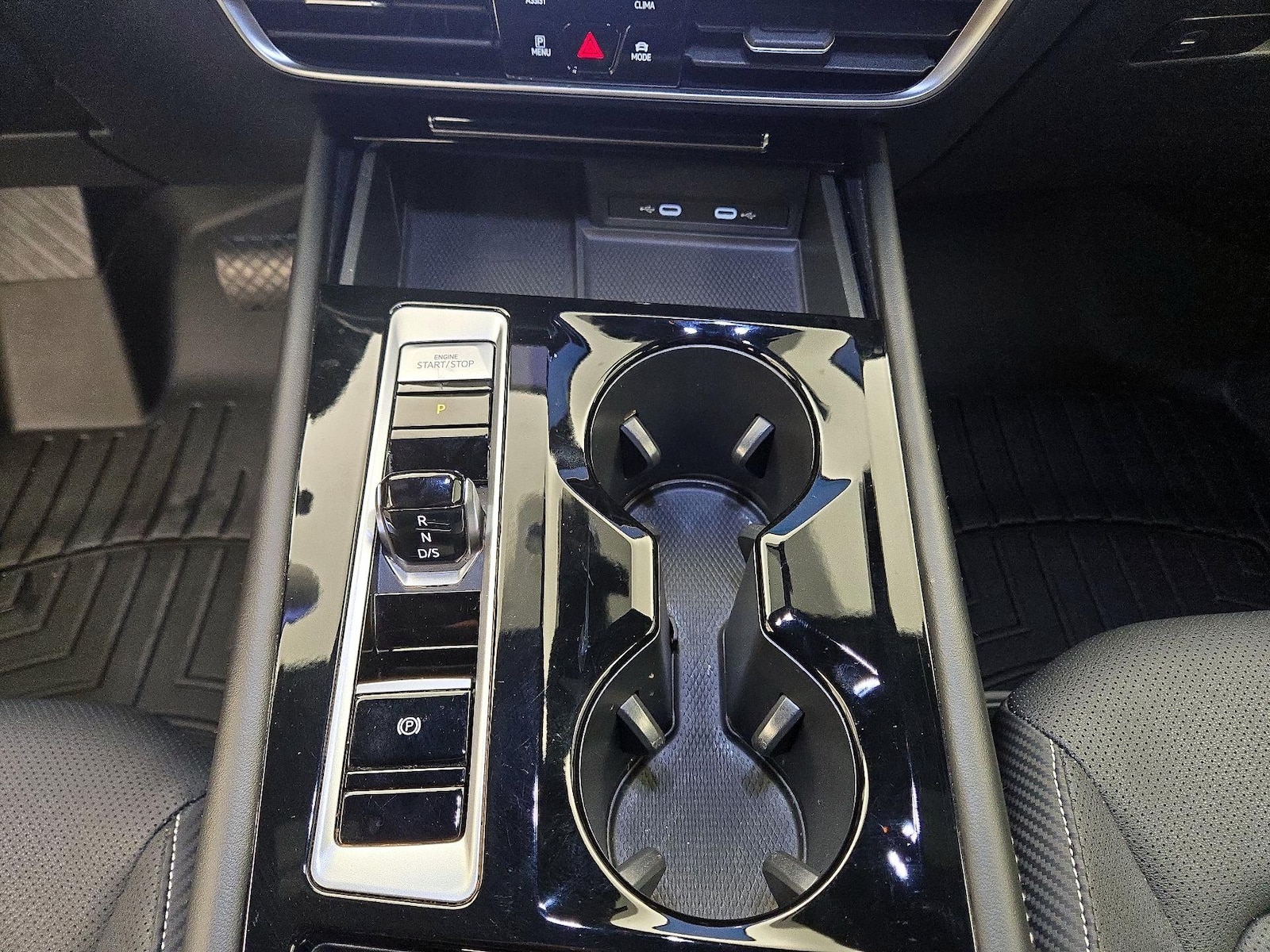 2024 Volkswagen Atlas Cross Sport SE w/Tech - Photo 18