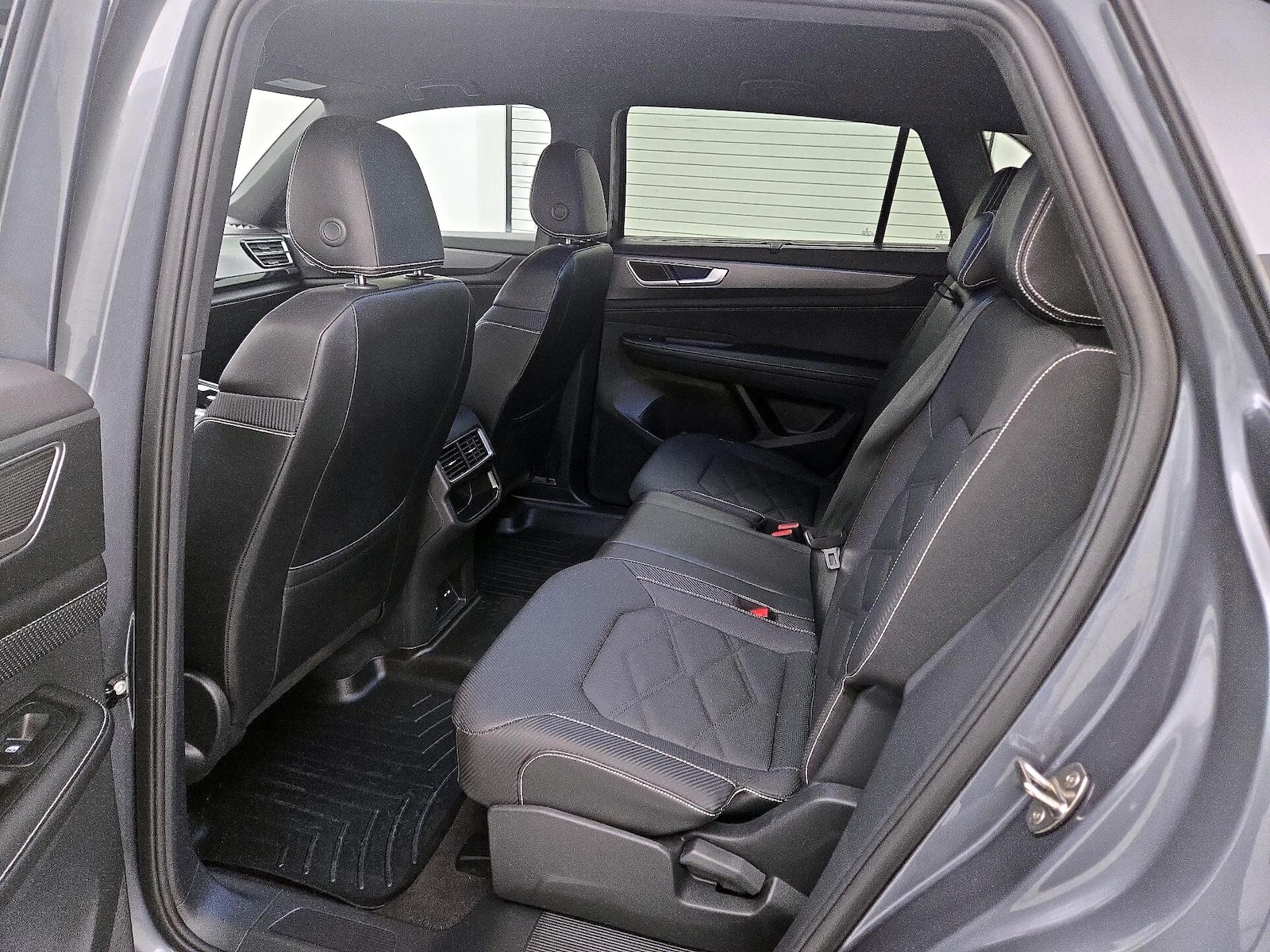 2024 Volkswagen Atlas Cross Sport SE w/Tech - Photo 20