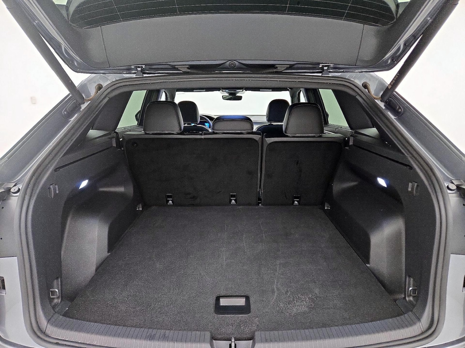 2024 Volkswagen Atlas Cross Sport SE w/Tech - Photo 21