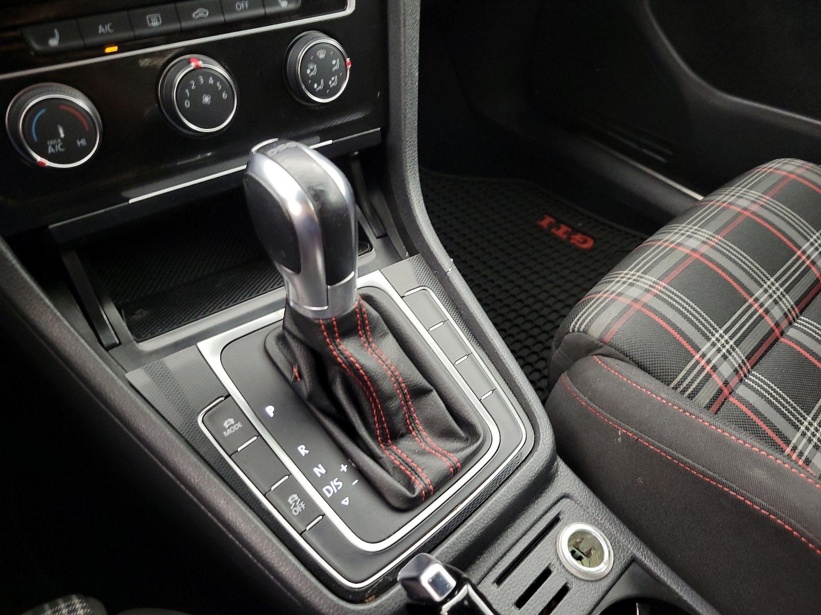 2016 Volkswagen Golf GTI SE - Photo 18