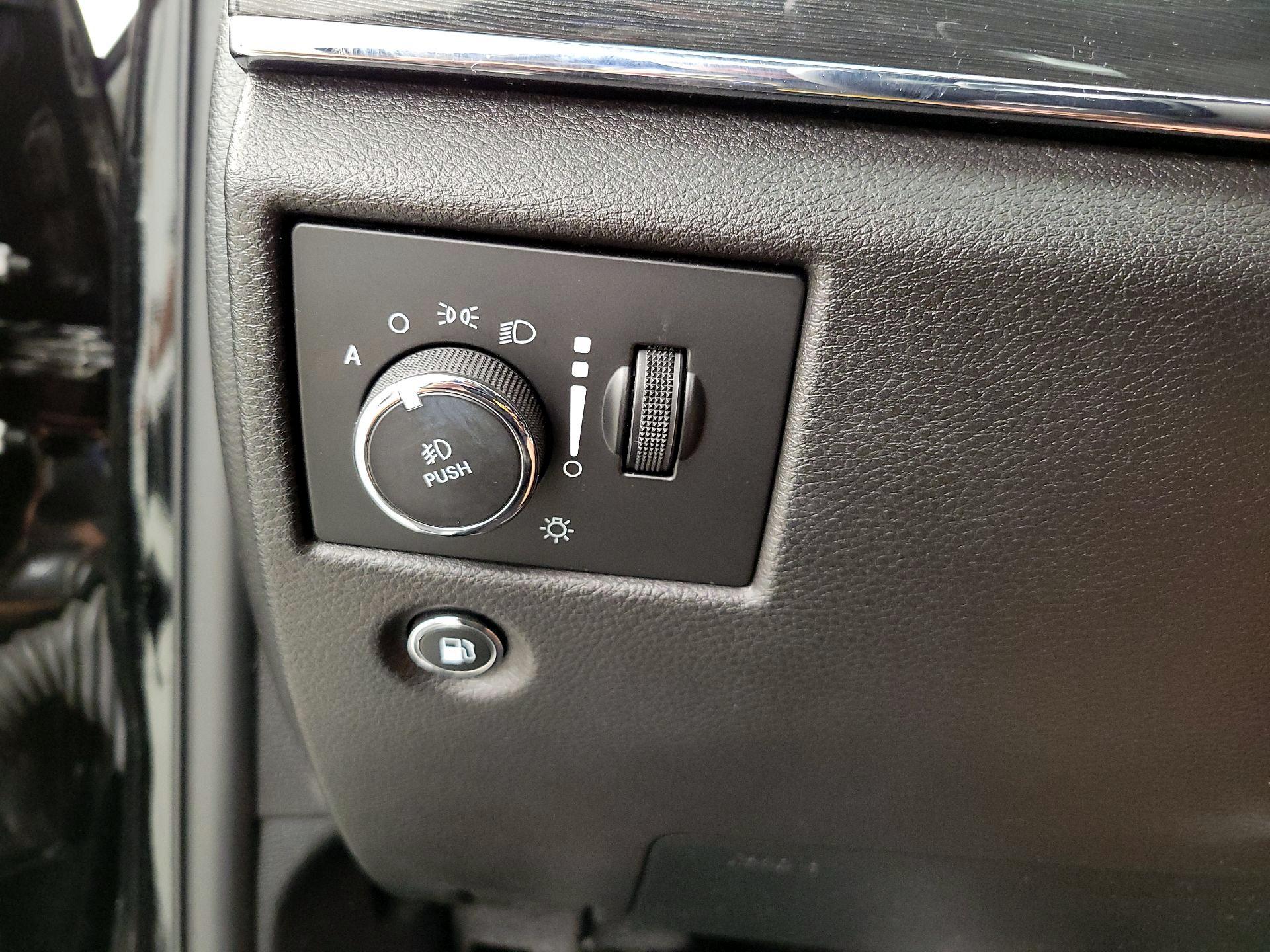 Thumbnail: 2019 Jeep Grand Cherokee - 11