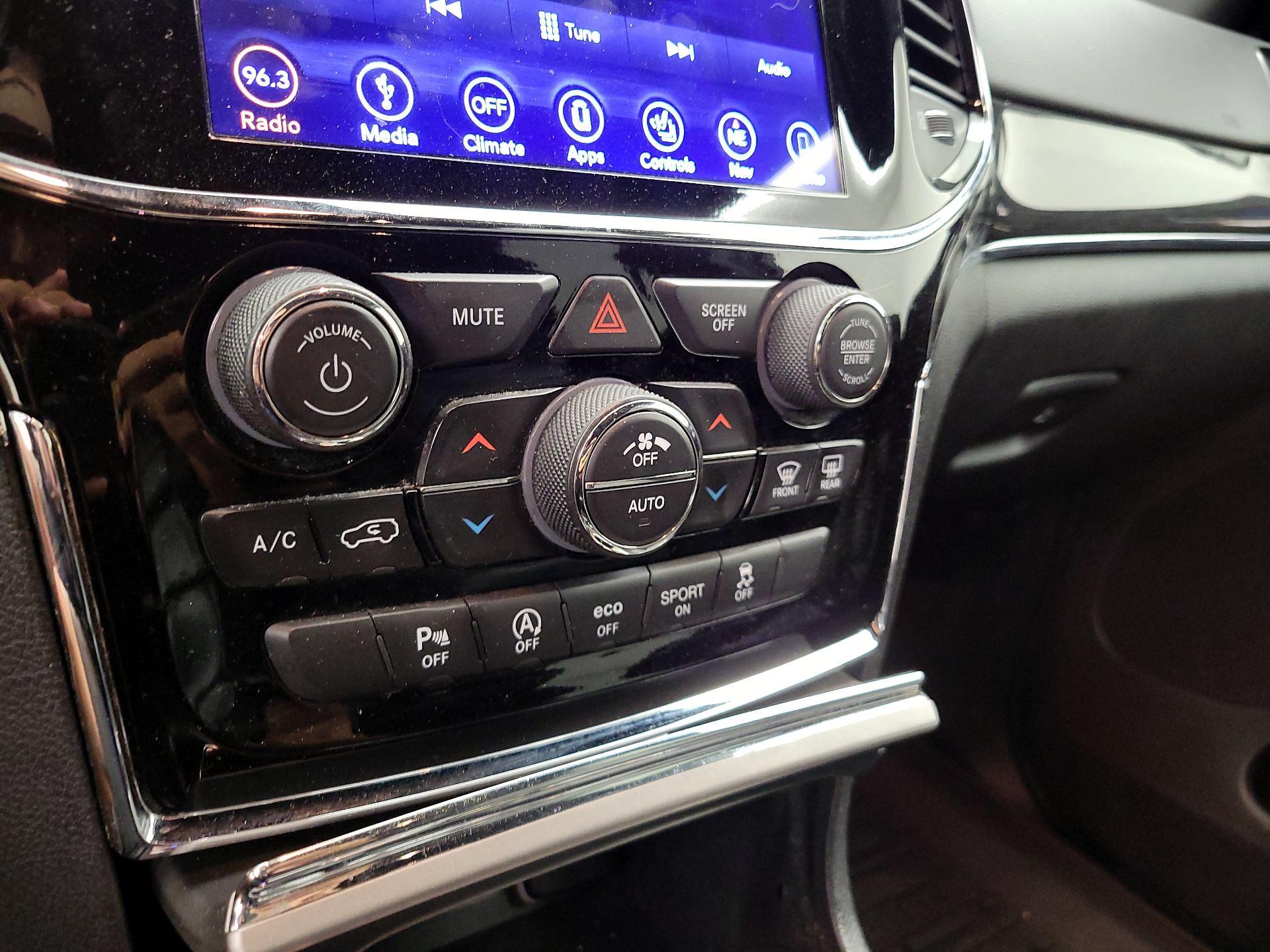 Thumbnail: 2019 Jeep Grand Cherokee - 14
