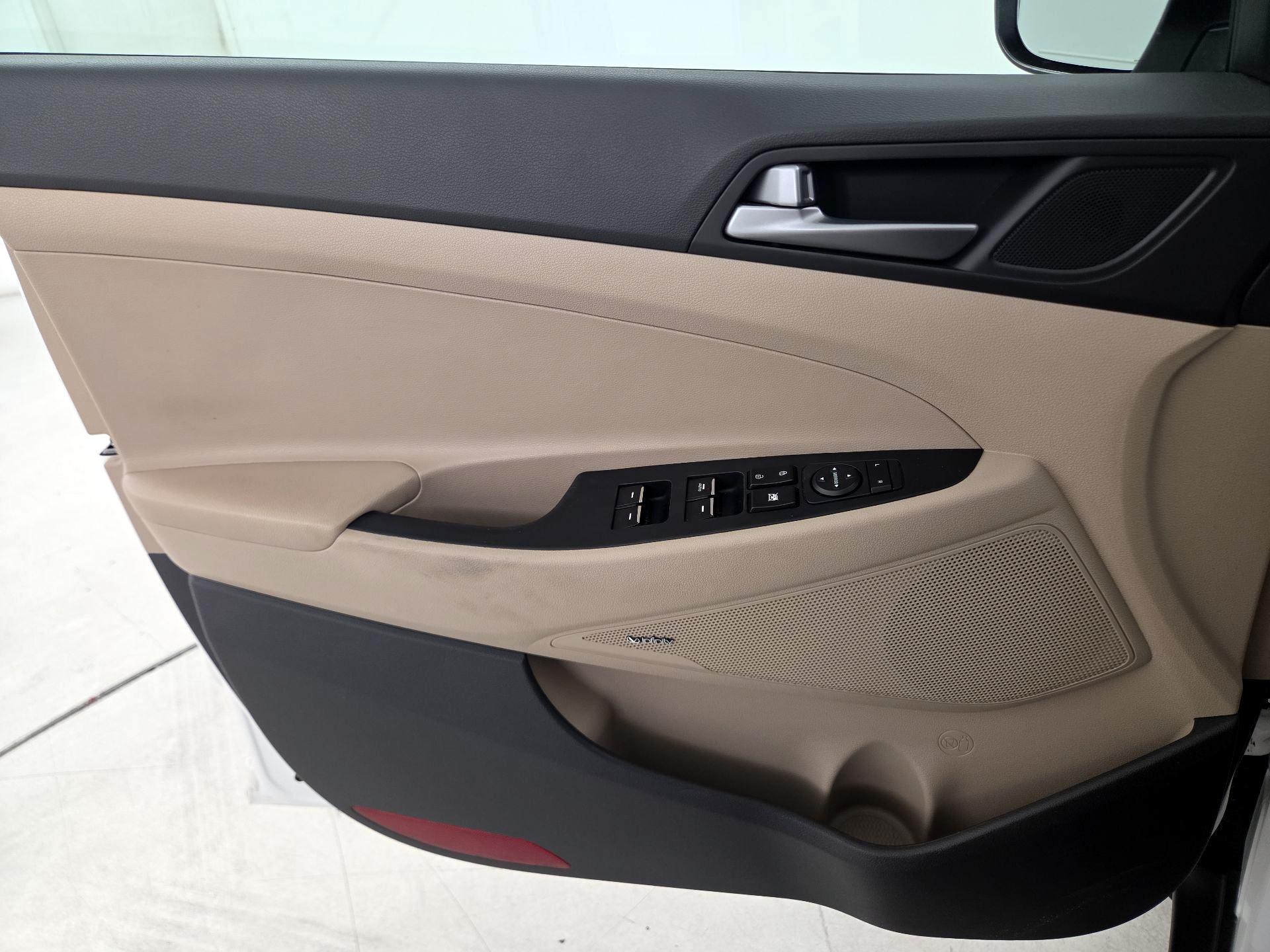 Thumbnail: 2017 Hyundai Tucson - 12