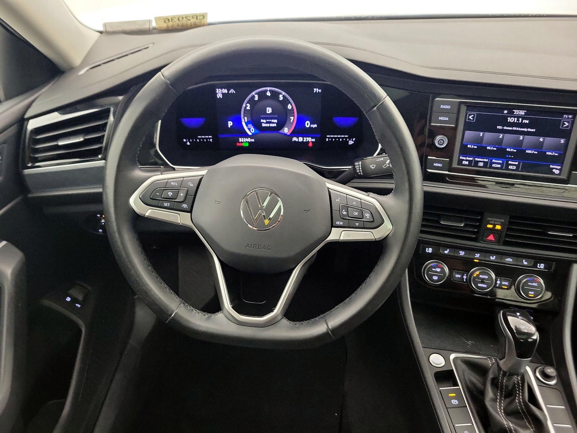Thumbnail: 2023 Volkswagen Jetta - 10