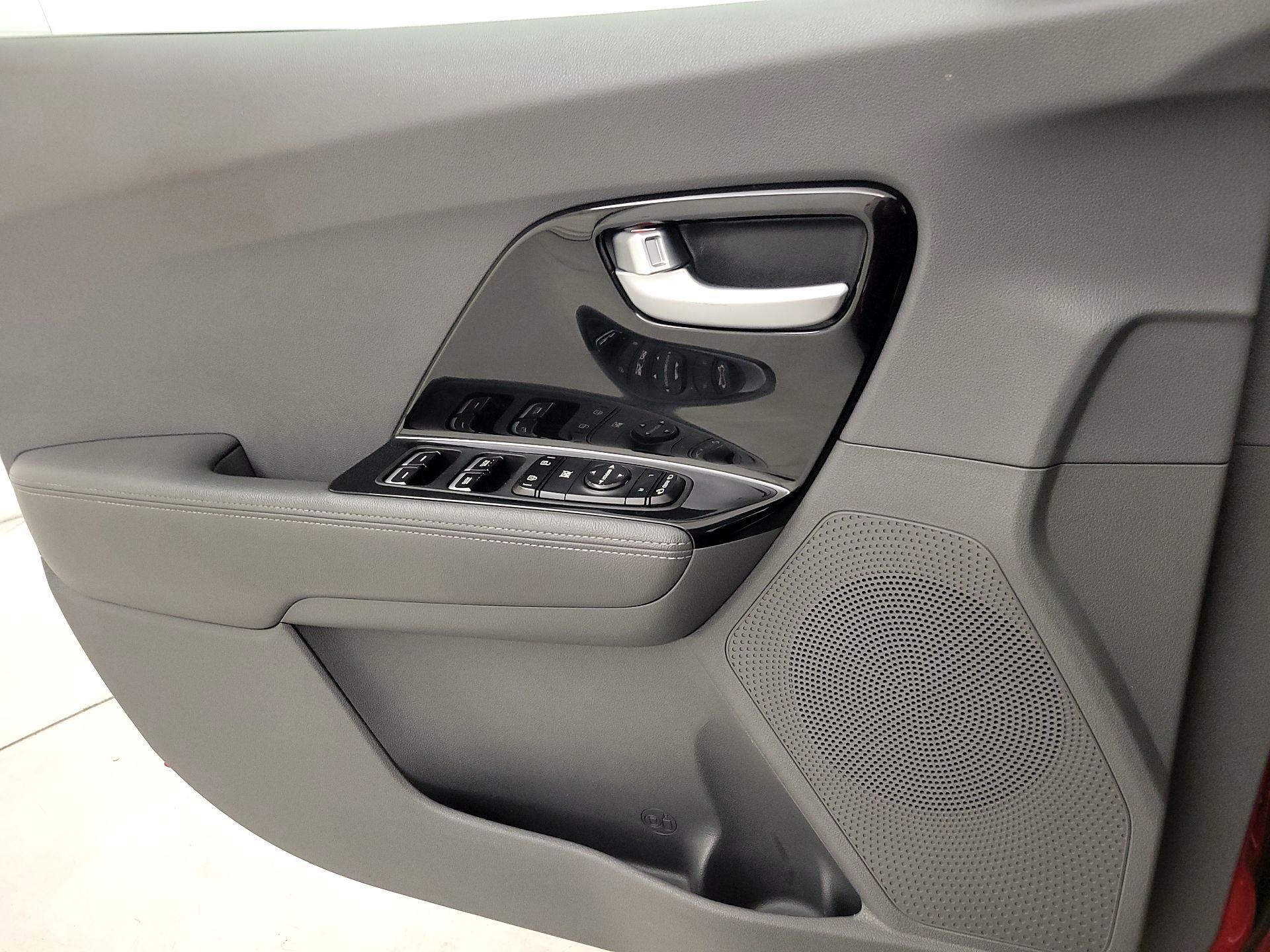 Thumbnail: 2018 Kia Niro - 12