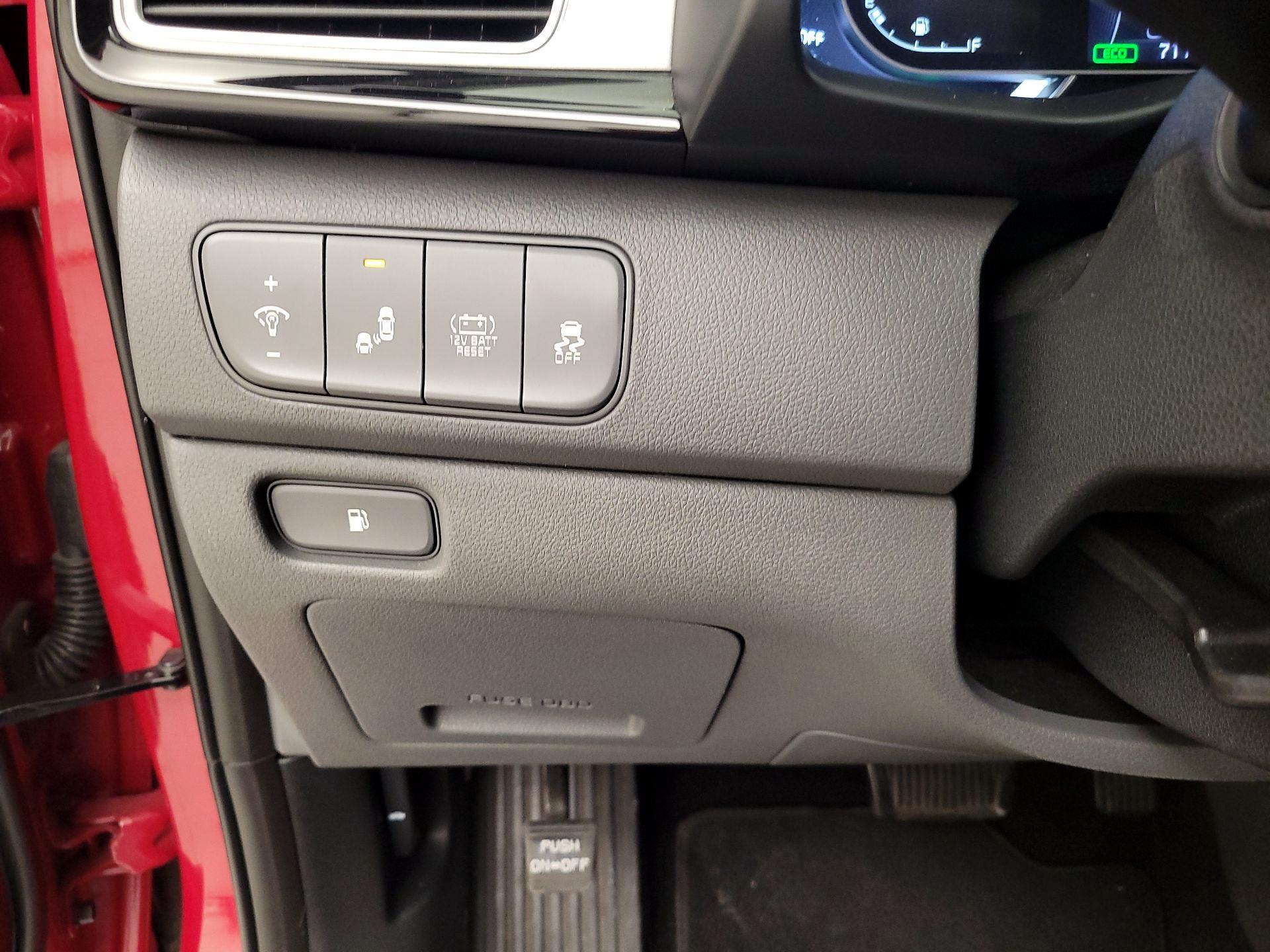 Thumbnail: 2018 Kia Niro - 13