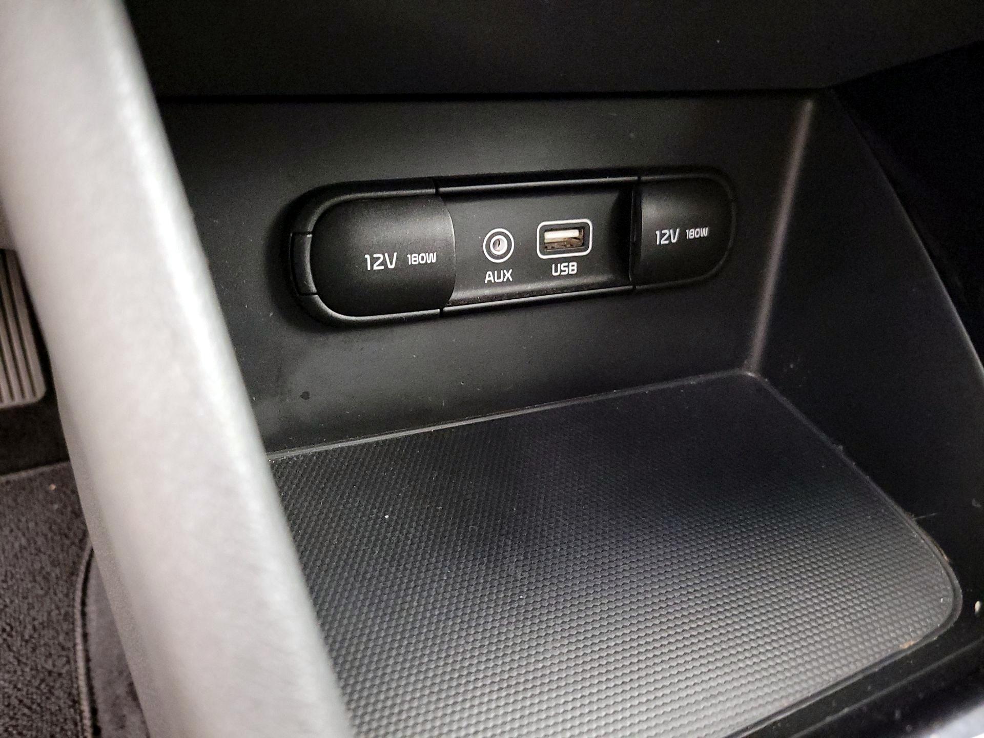 Thumbnail: 2018 Kia Niro - 18