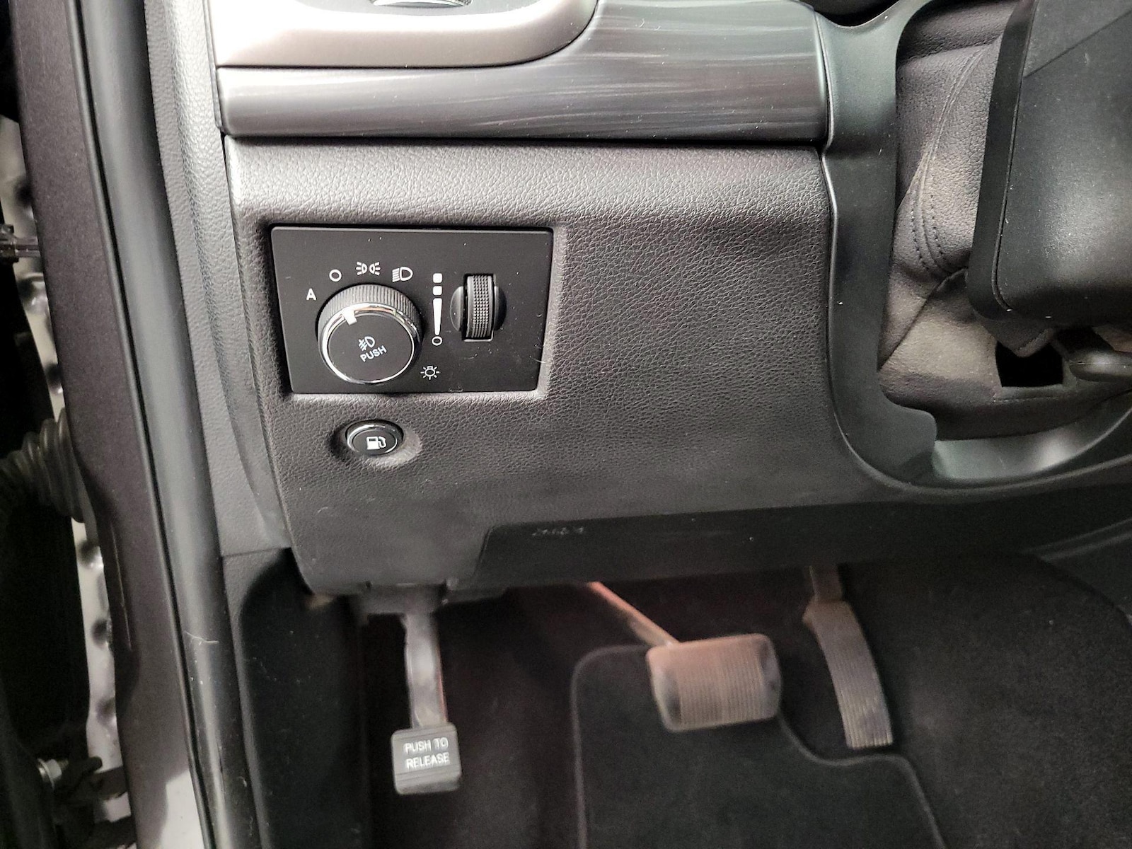 2020 Jeep Grand Cherokee Altitude - Photo 13
