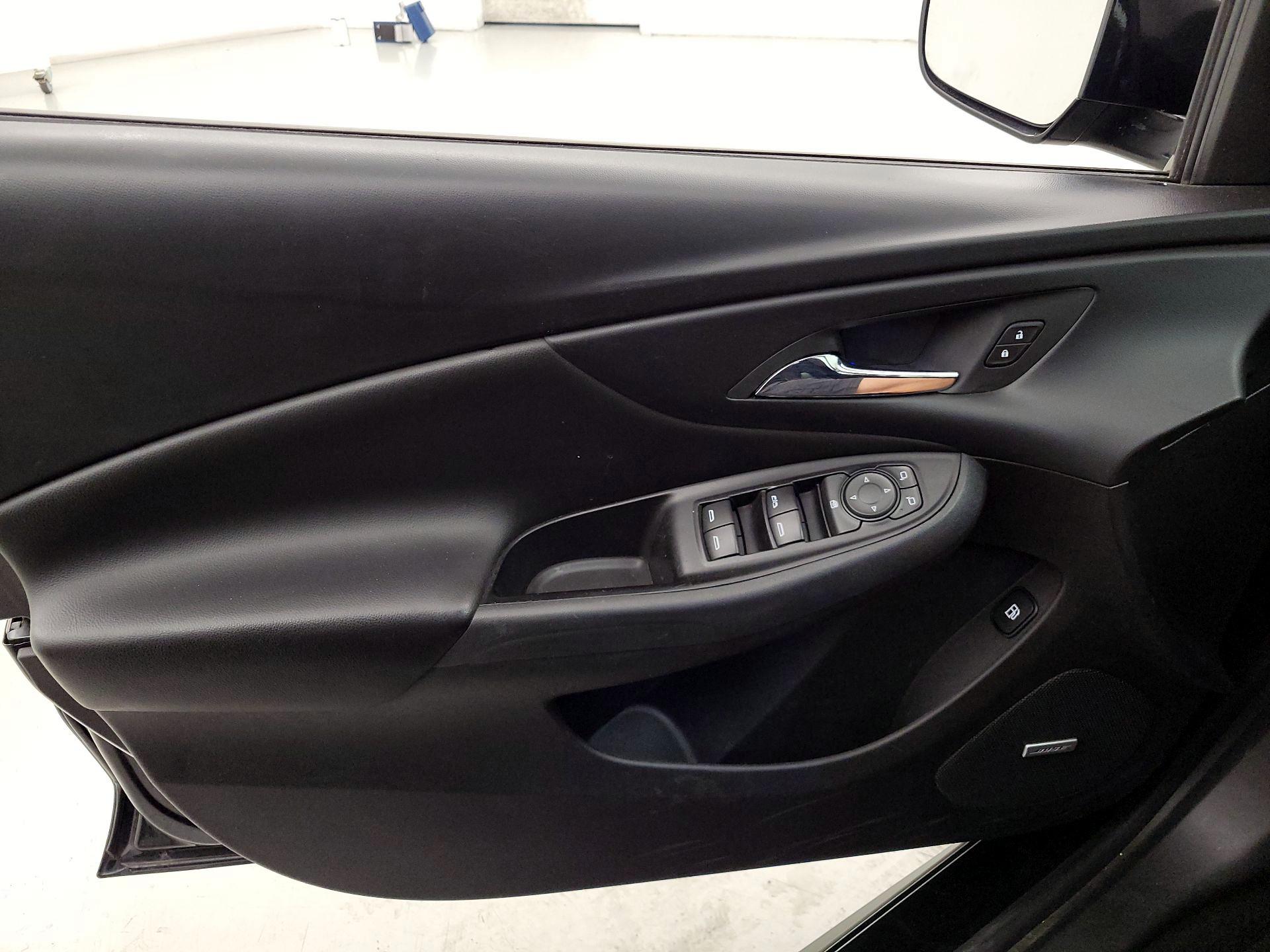 Thumbnail: 2018 Chevrolet Volt - 10