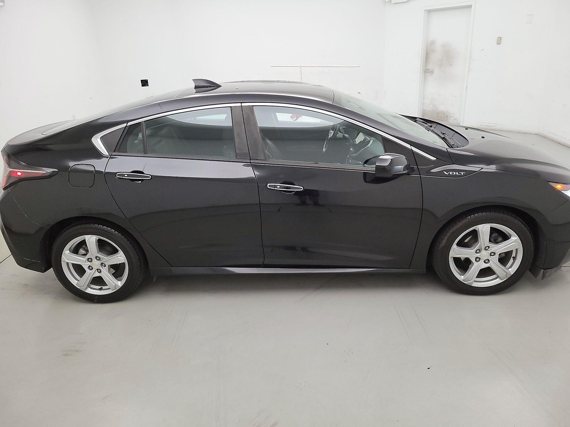 Thumbnail: 2018 Chevrolet Volt - 4