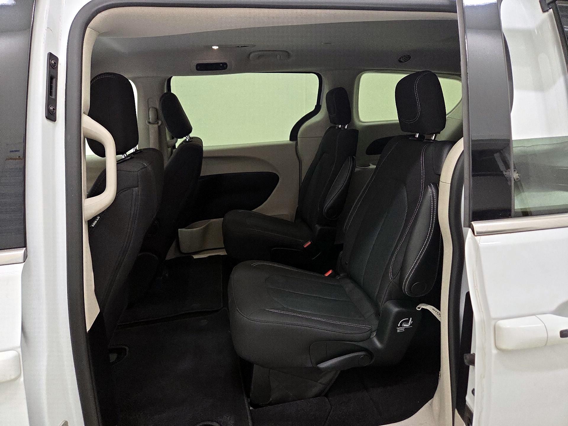 Thumbnail: 2022 Chrysler Voyager - 20