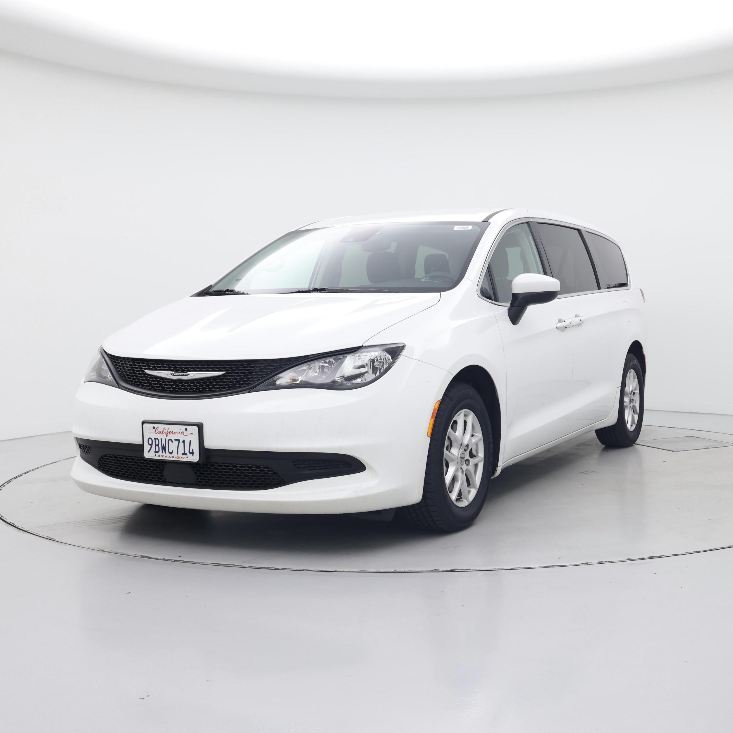 Thumbnail: 2022 Chrysler Voyager - 4