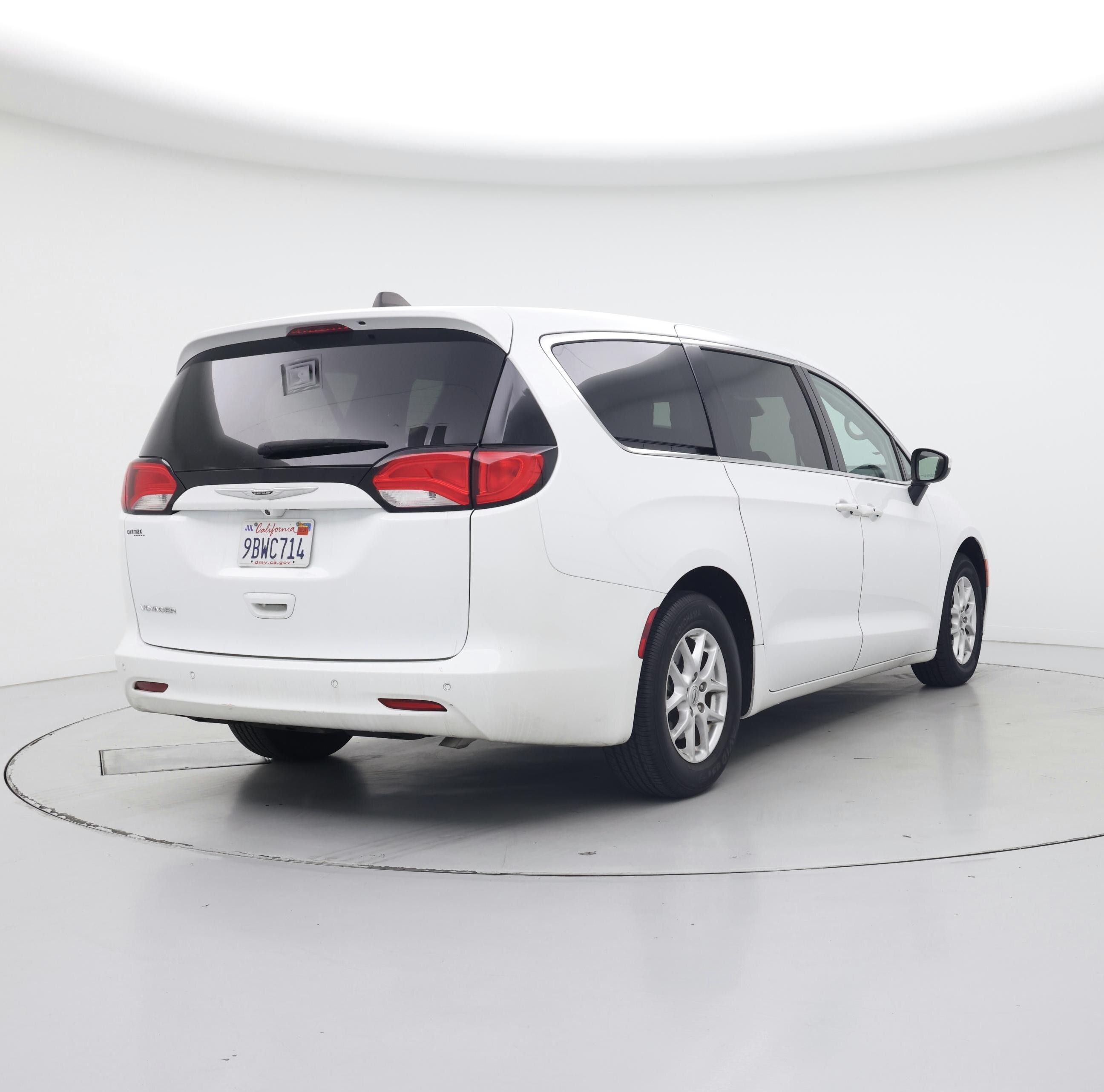 Thumbnail: 2022 Chrysler Voyager - 8