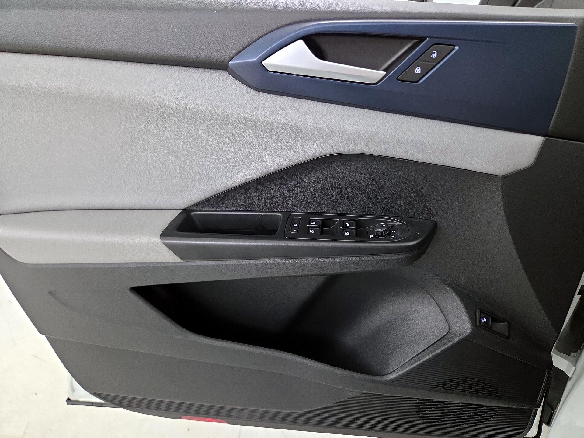Thumbnail: 2022 Volkswagen Taos - 12