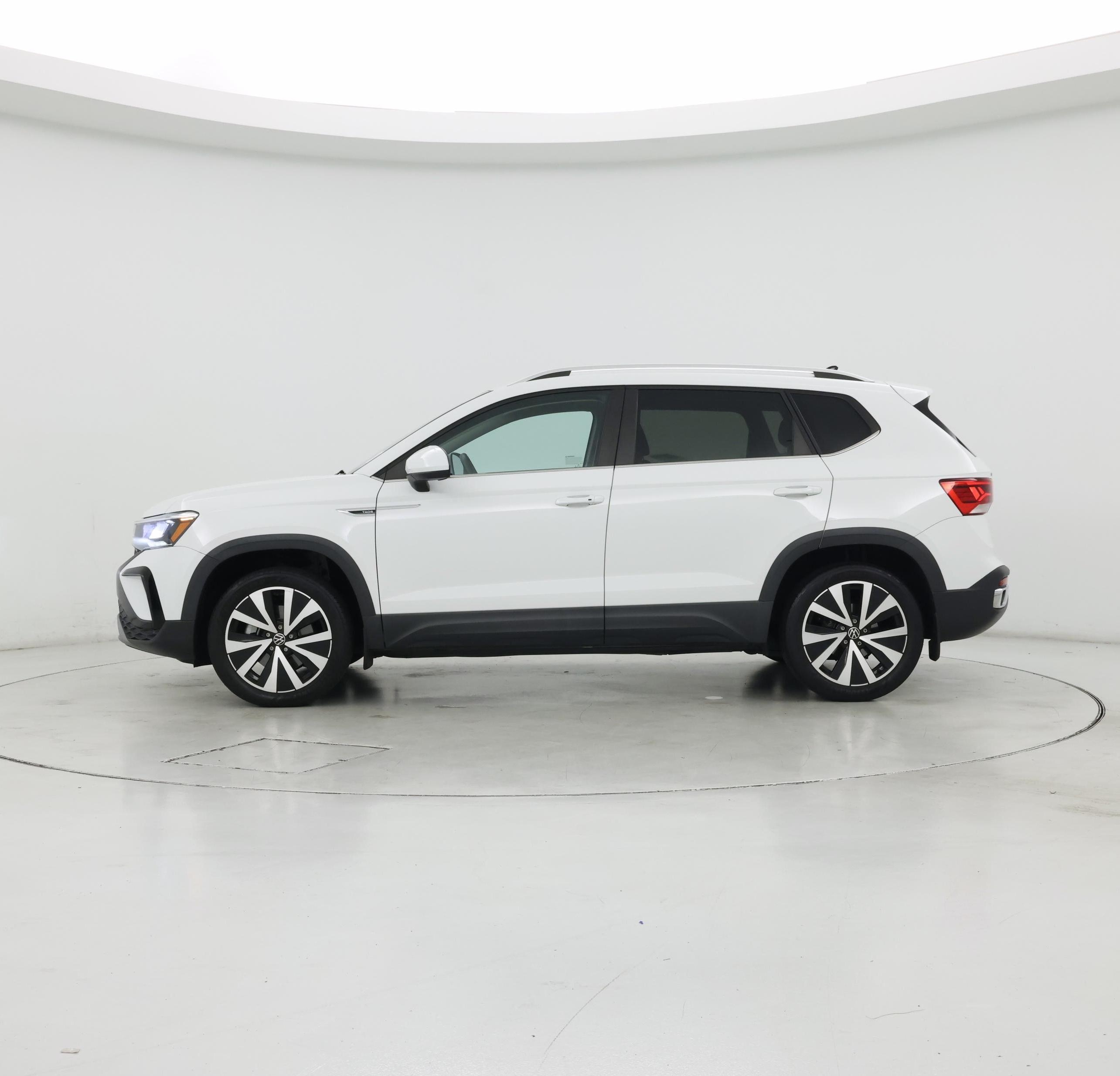 Thumbnail: 2022 Volkswagen Taos - 3