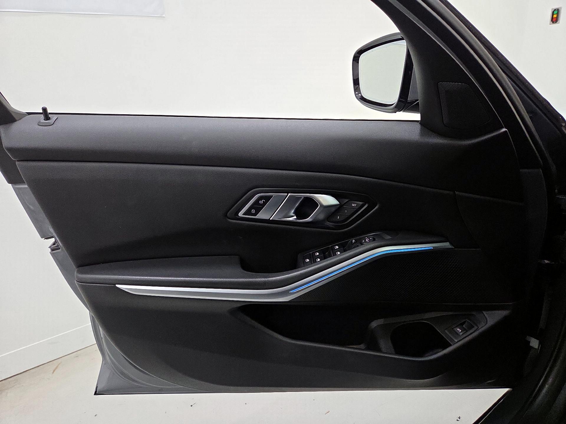 Thumbnail: 2023 BMW 3 Series - 12