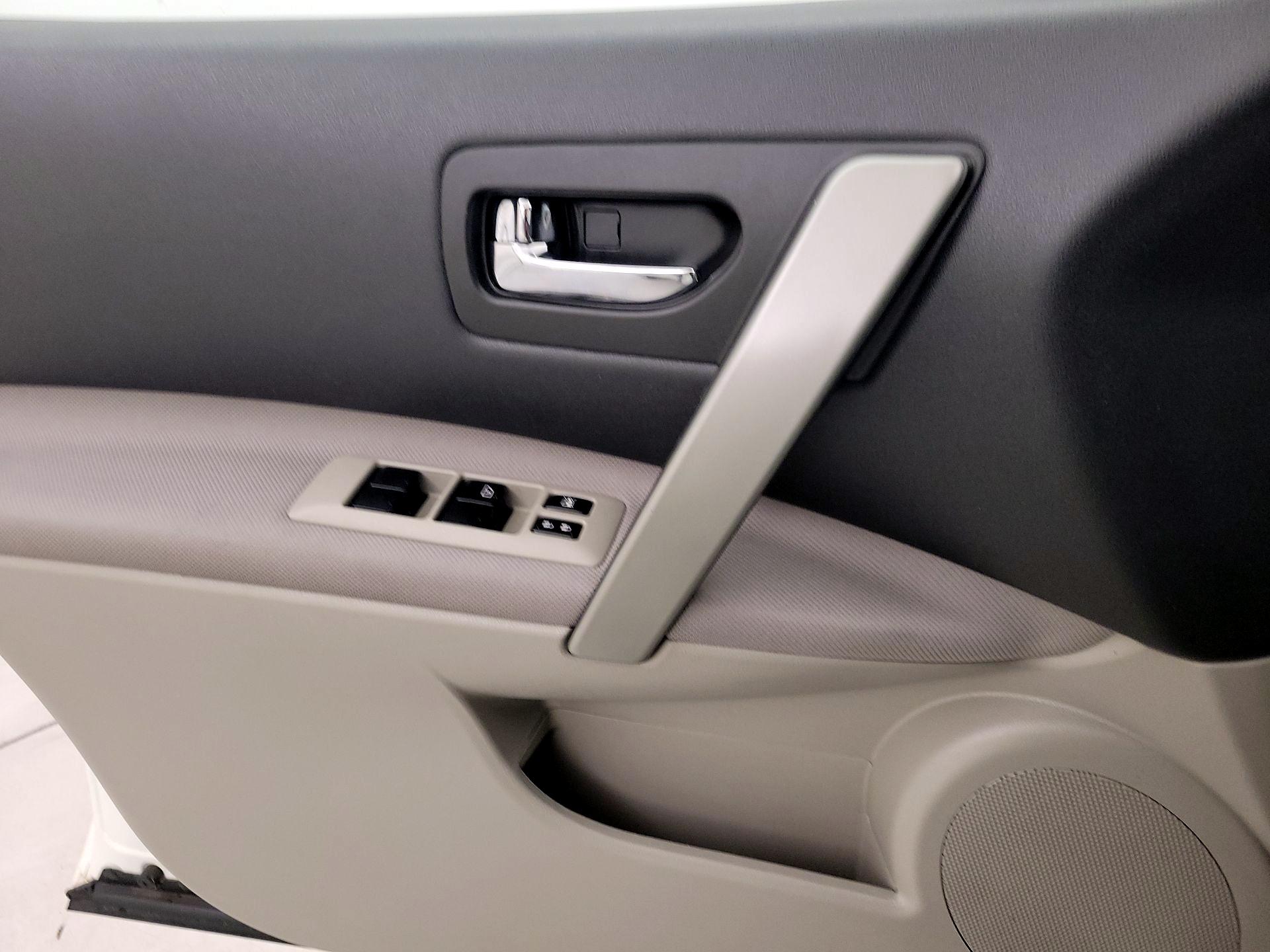 Thumbnail: 2015 Nissan Rogue - 12