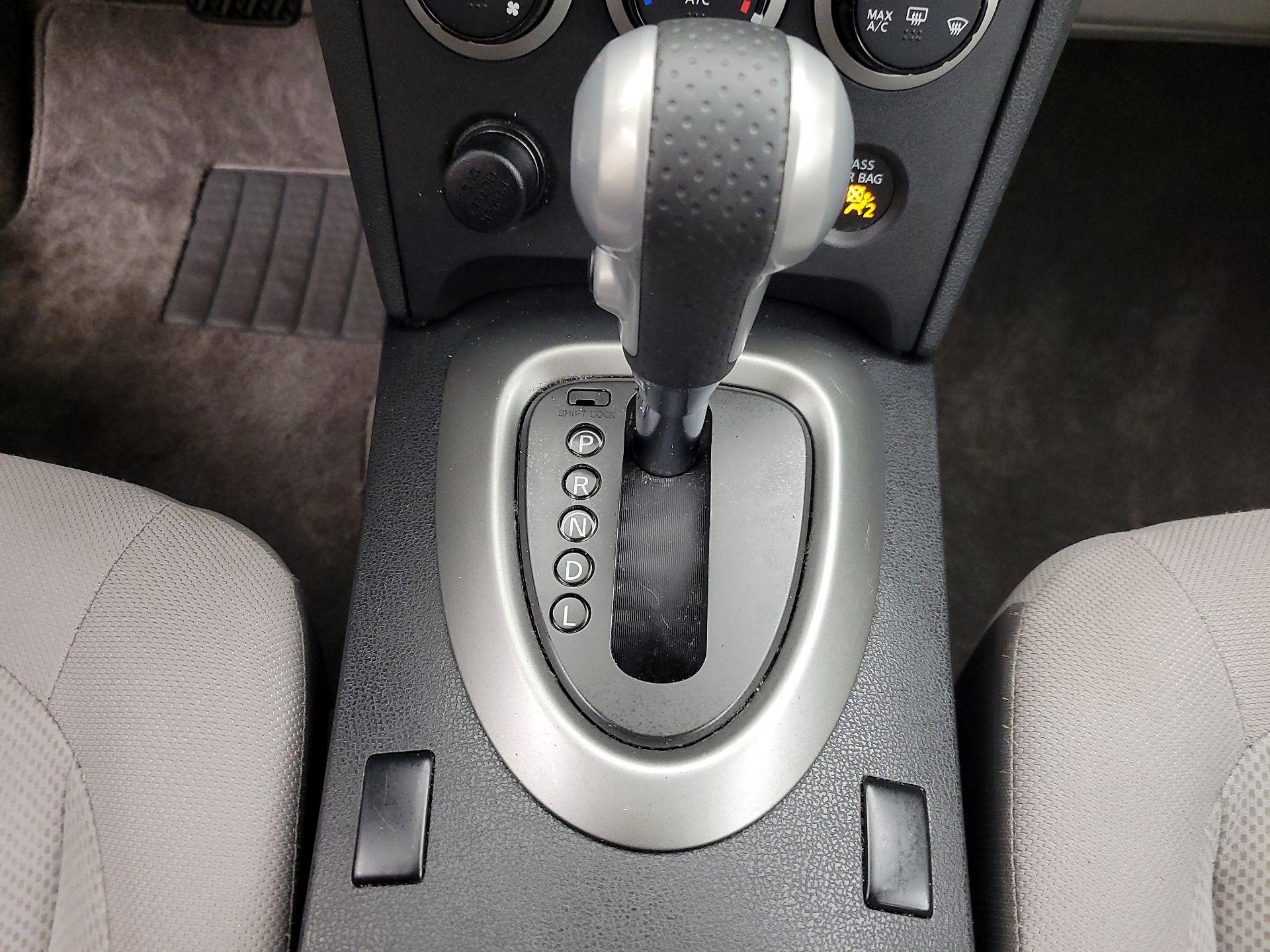 Thumbnail: 2015 Nissan Rogue - 15
