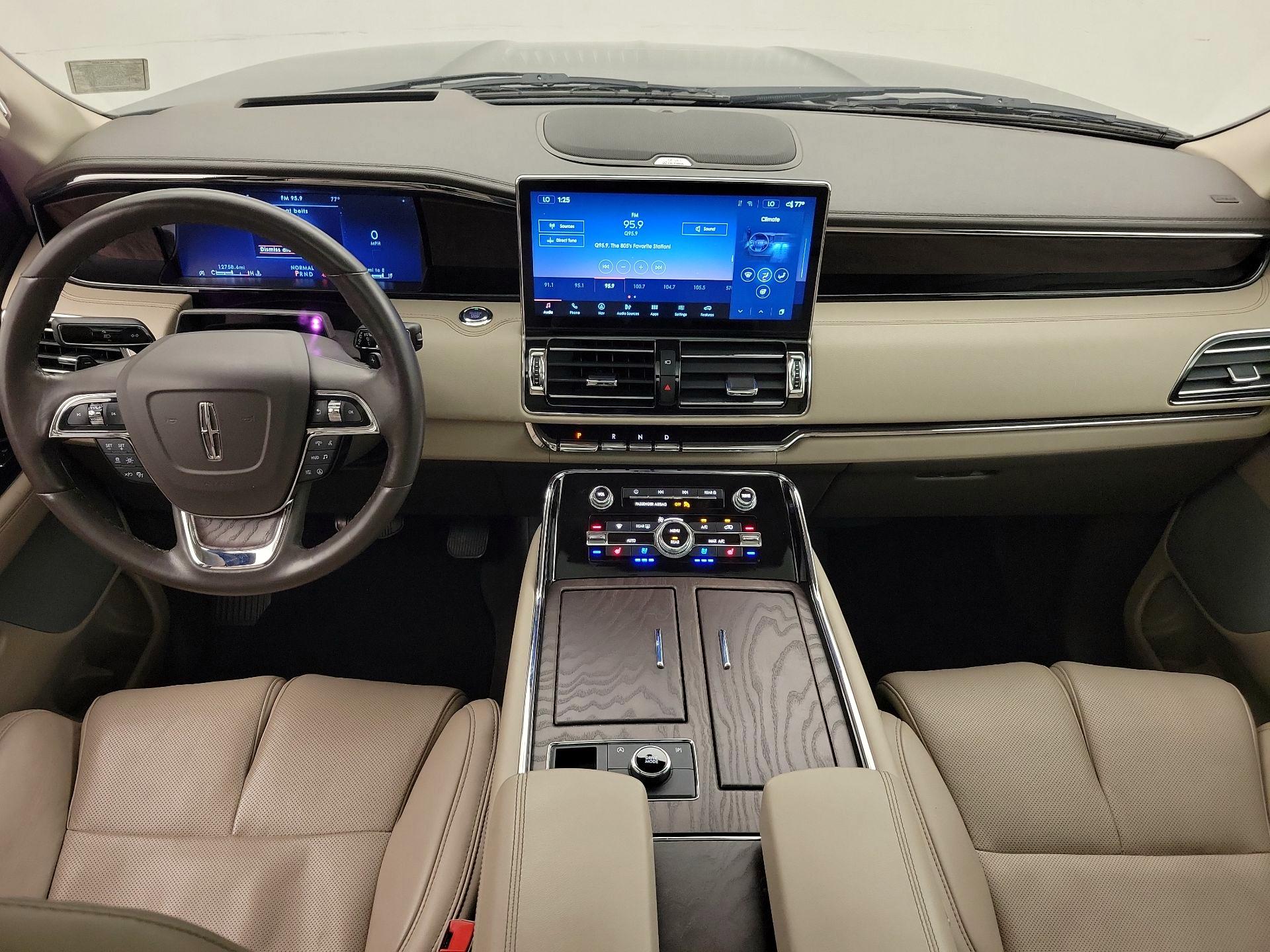 Thumbnail: 2024 Lincoln Navigator - 9