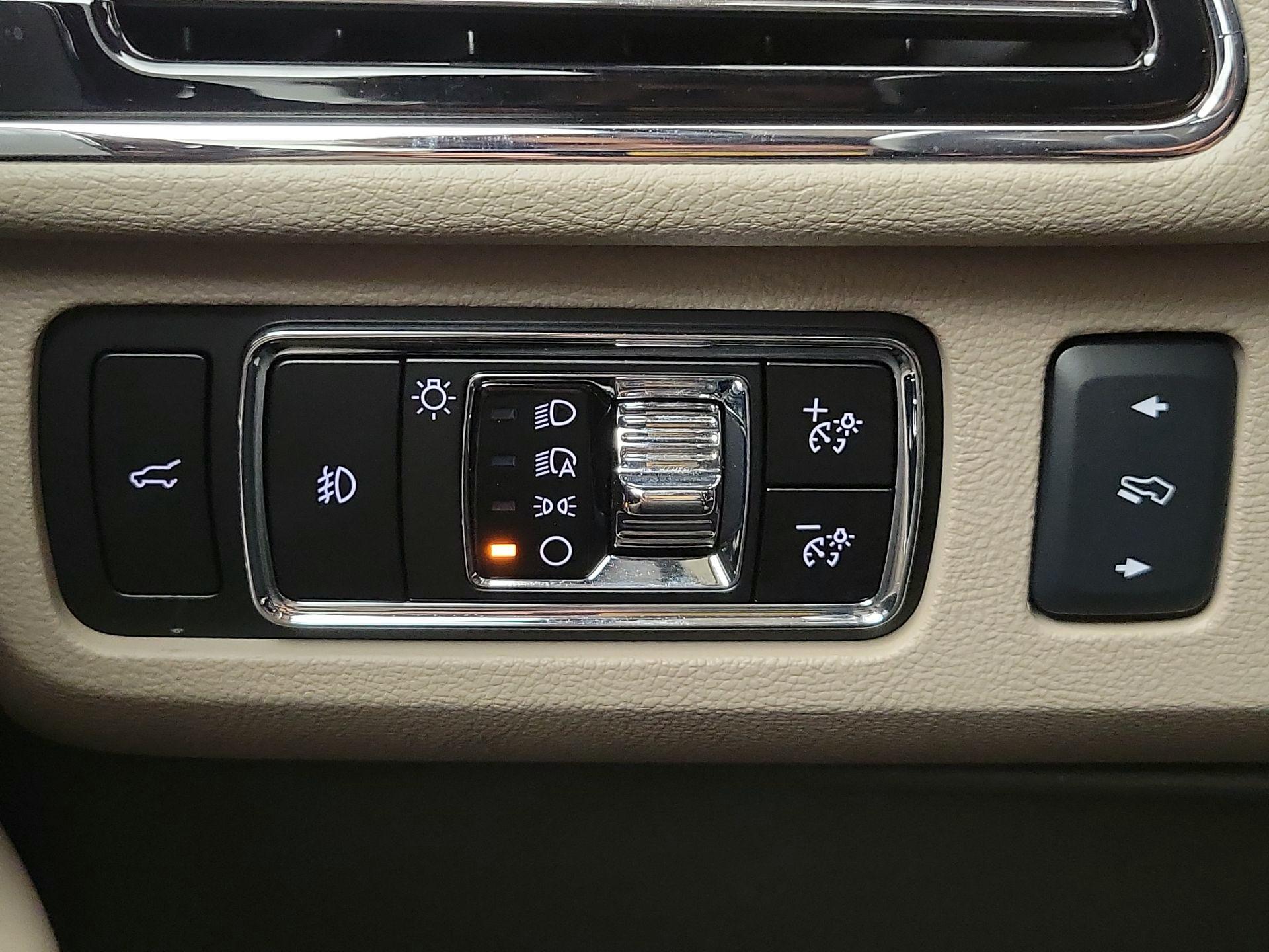 Thumbnail: 2024 Lincoln Navigator - 13
