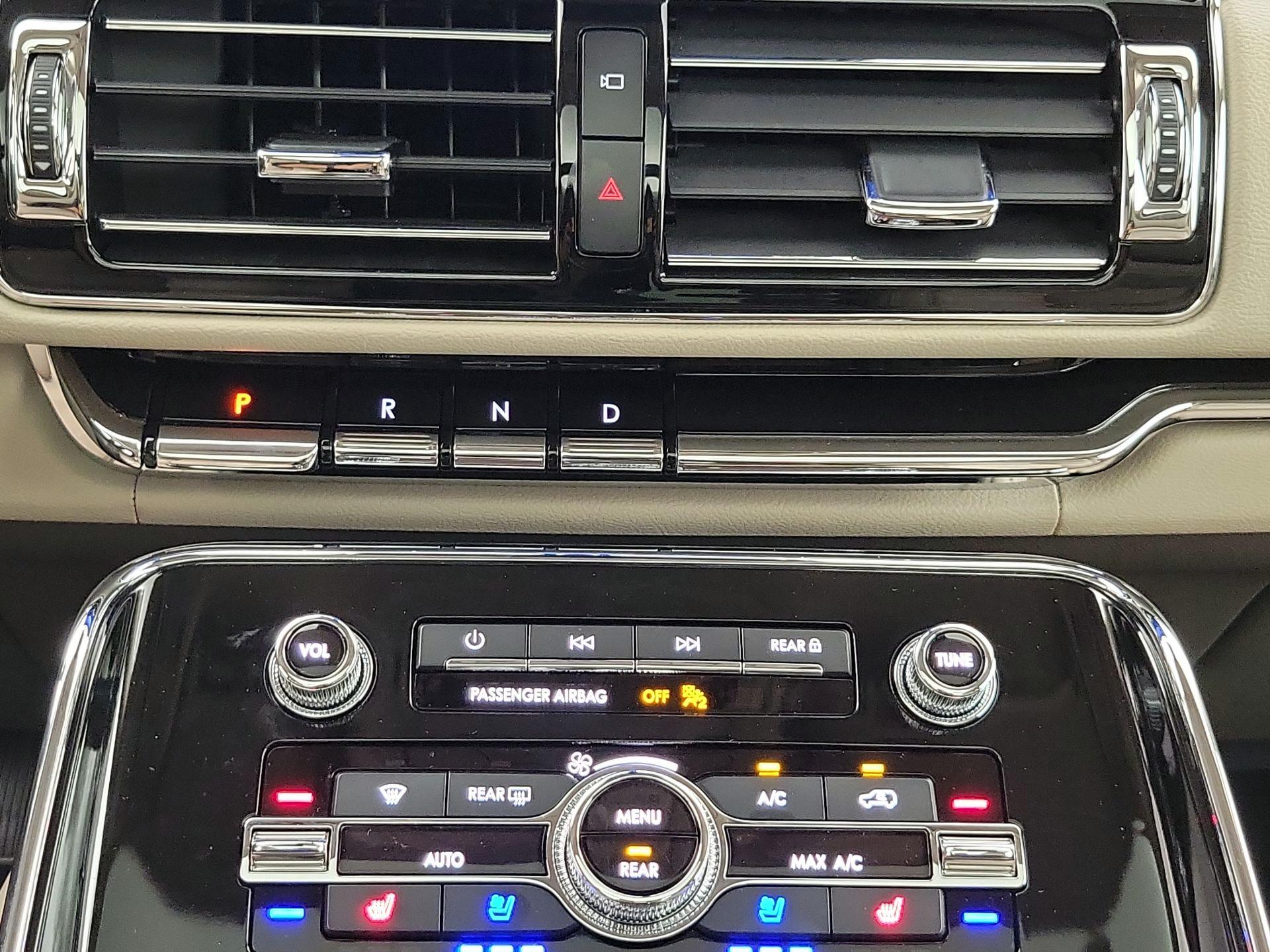 Thumbnail: 2024 Lincoln Navigator - 18