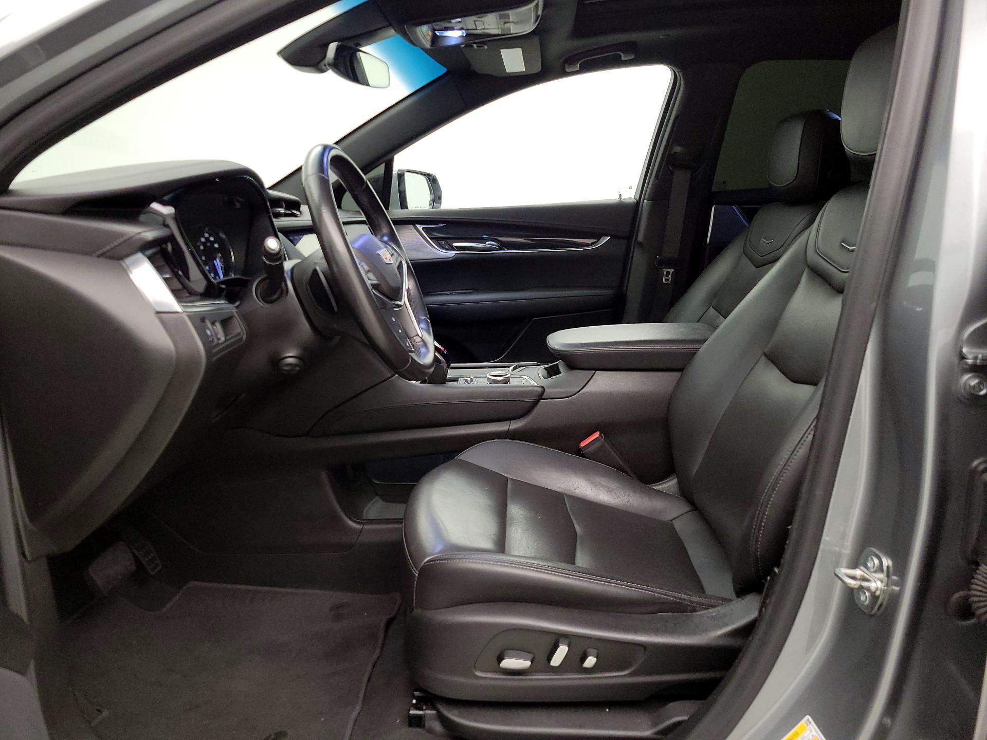 Thumbnail: 2023 Cadillac XT5 - 9
