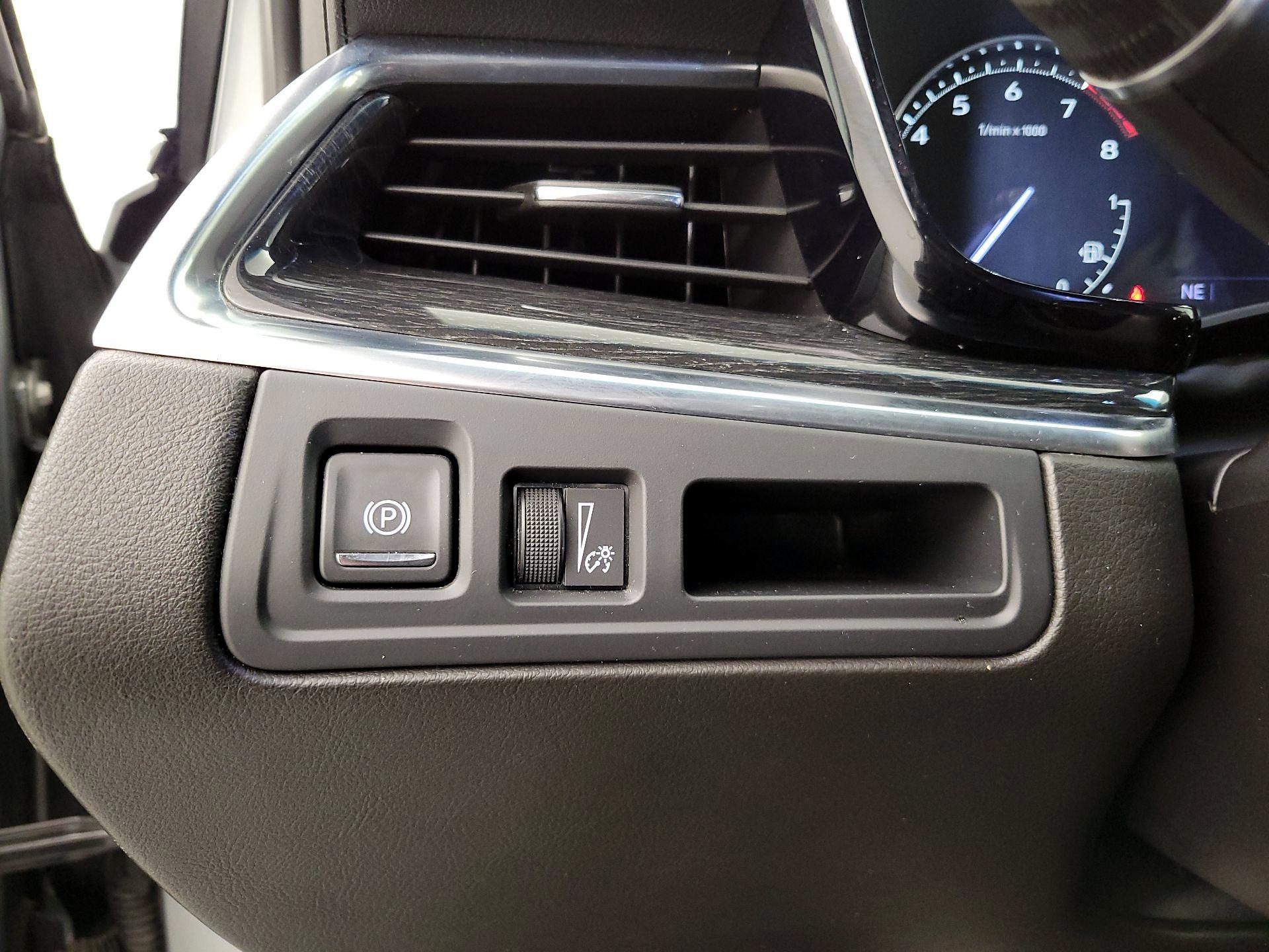 Thumbnail: 2023 Cadillac XT5 - 11