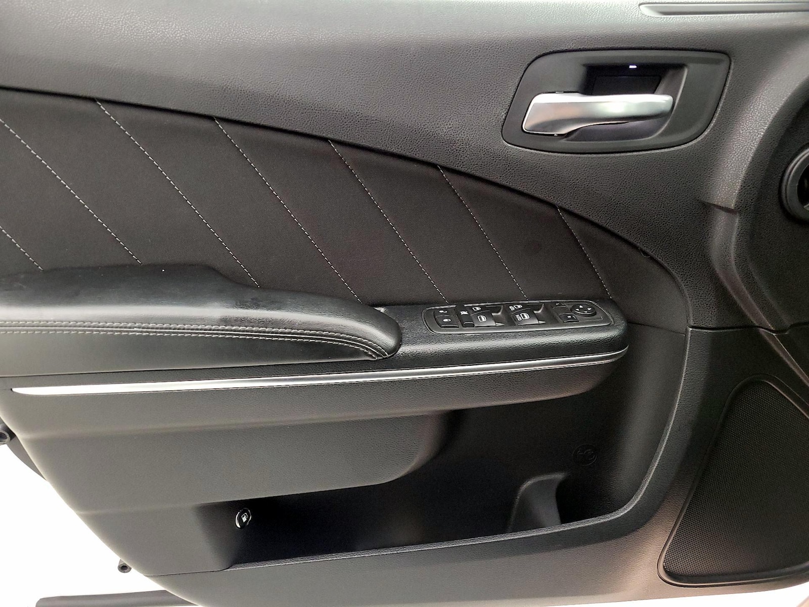 2015 Dodge Charger SXT - Photo 11