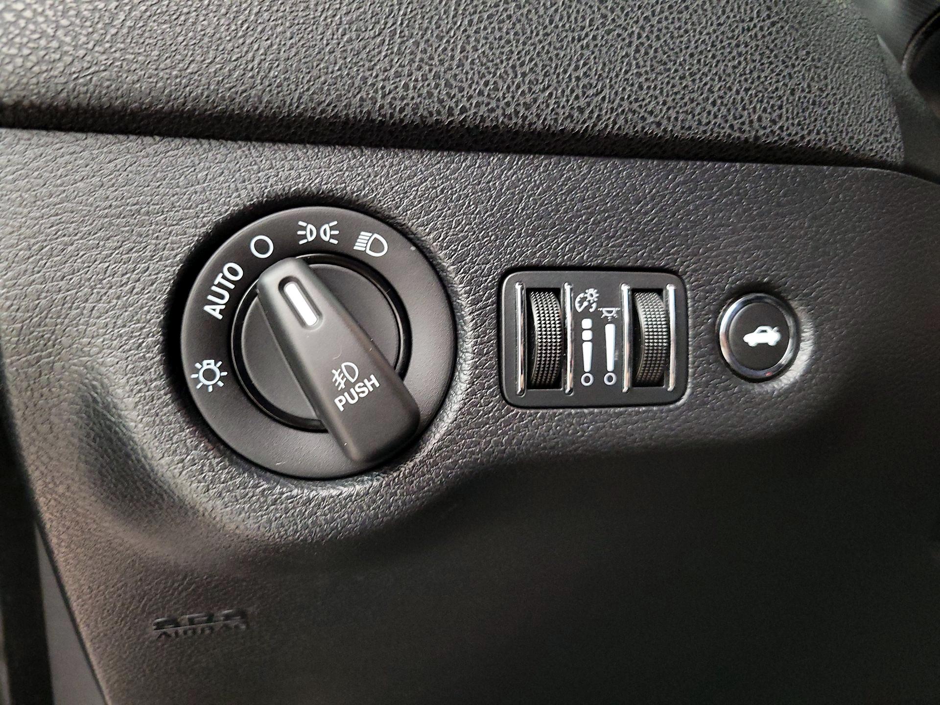 Thumbnail: 2015 Dodge Charger - 11
